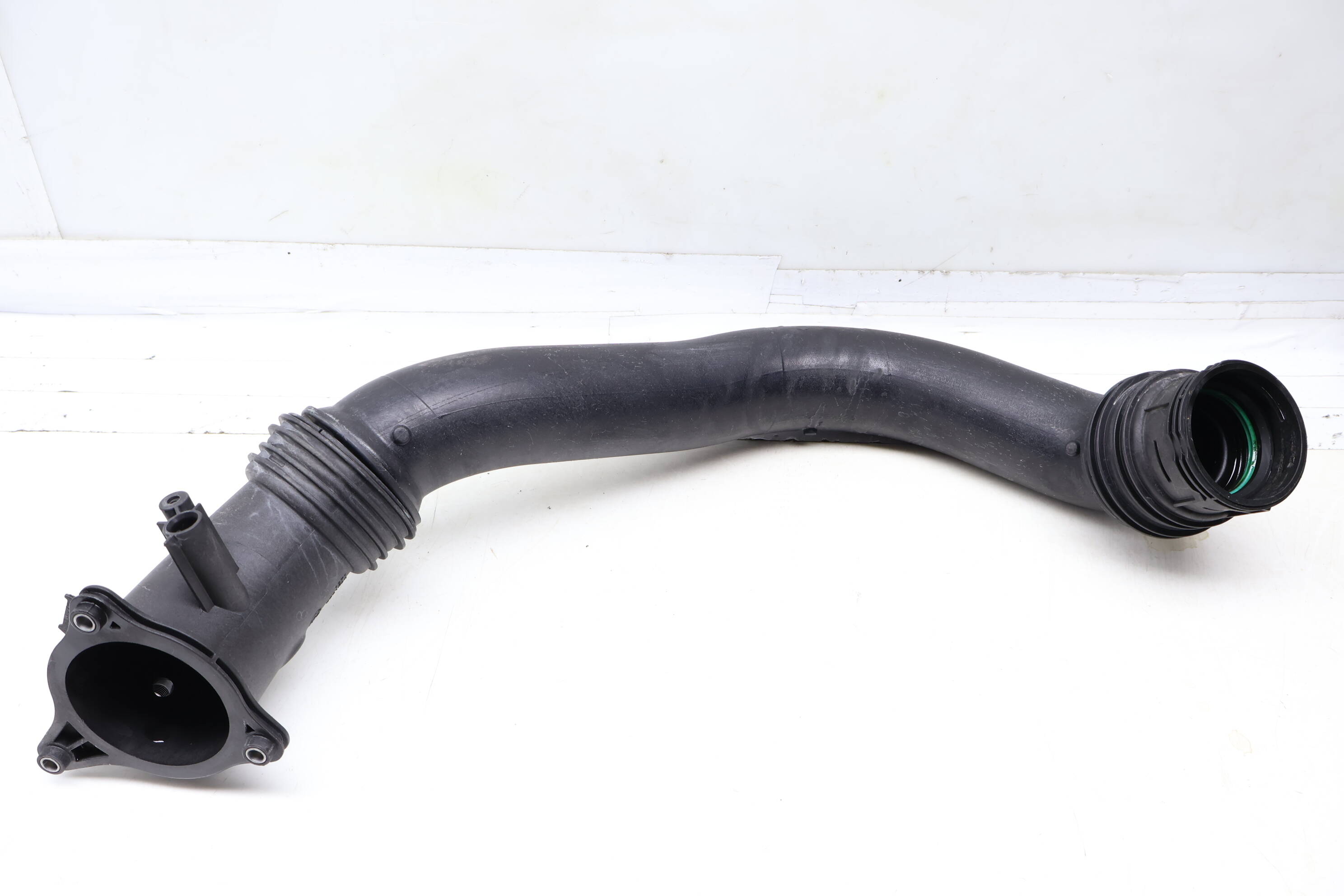 Turbo Intercooler Hose / Tube 13718601683