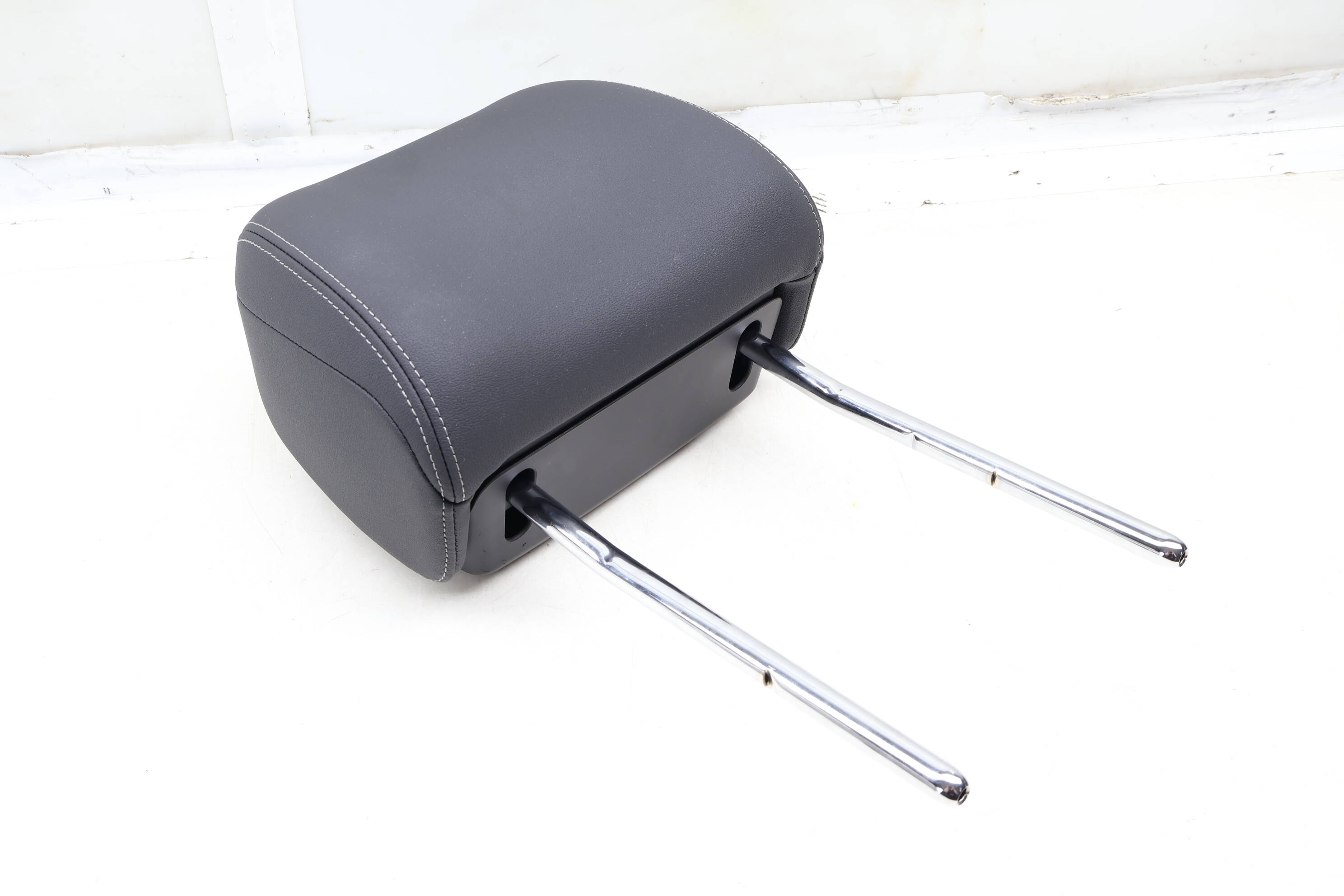 Headrest / Head Rest 80A881901AP