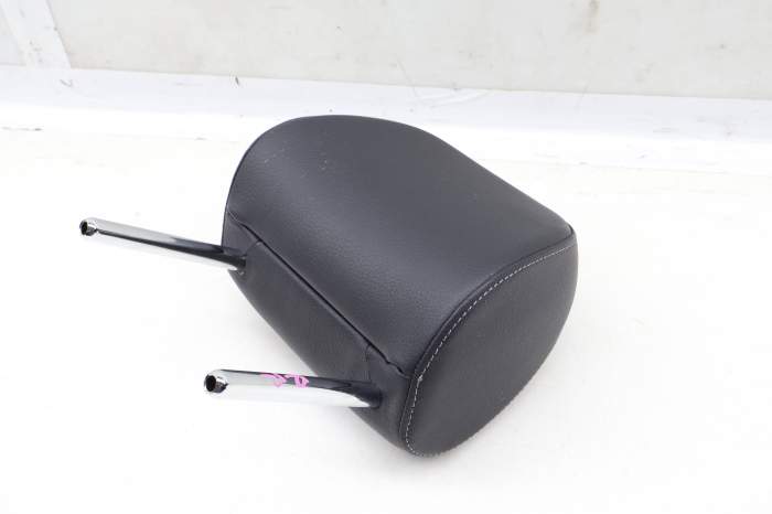 Headrest / Head Rest (Outer) 8V5885901 main product photo