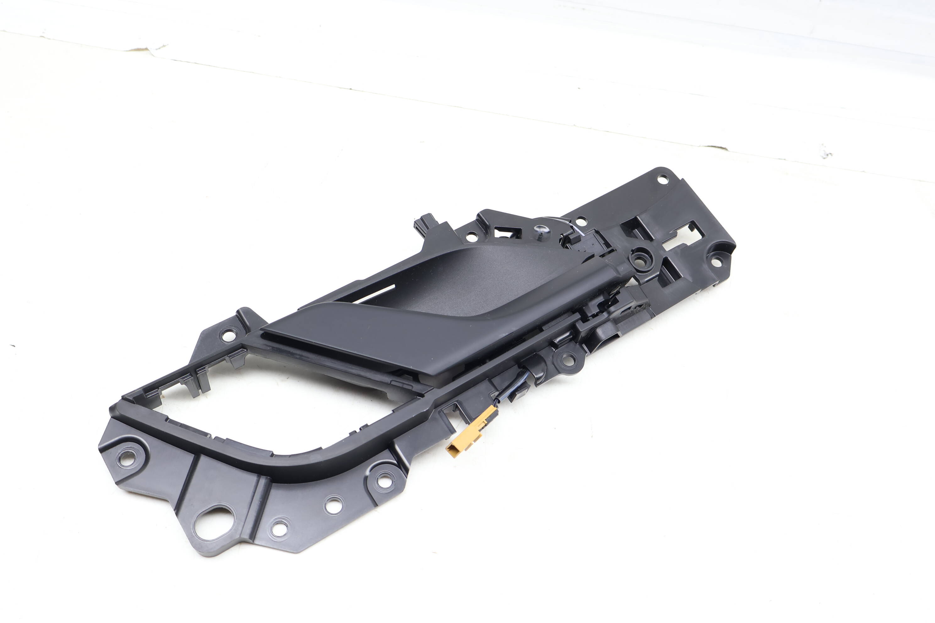 Interior Door Handle / Release 9J1837020A