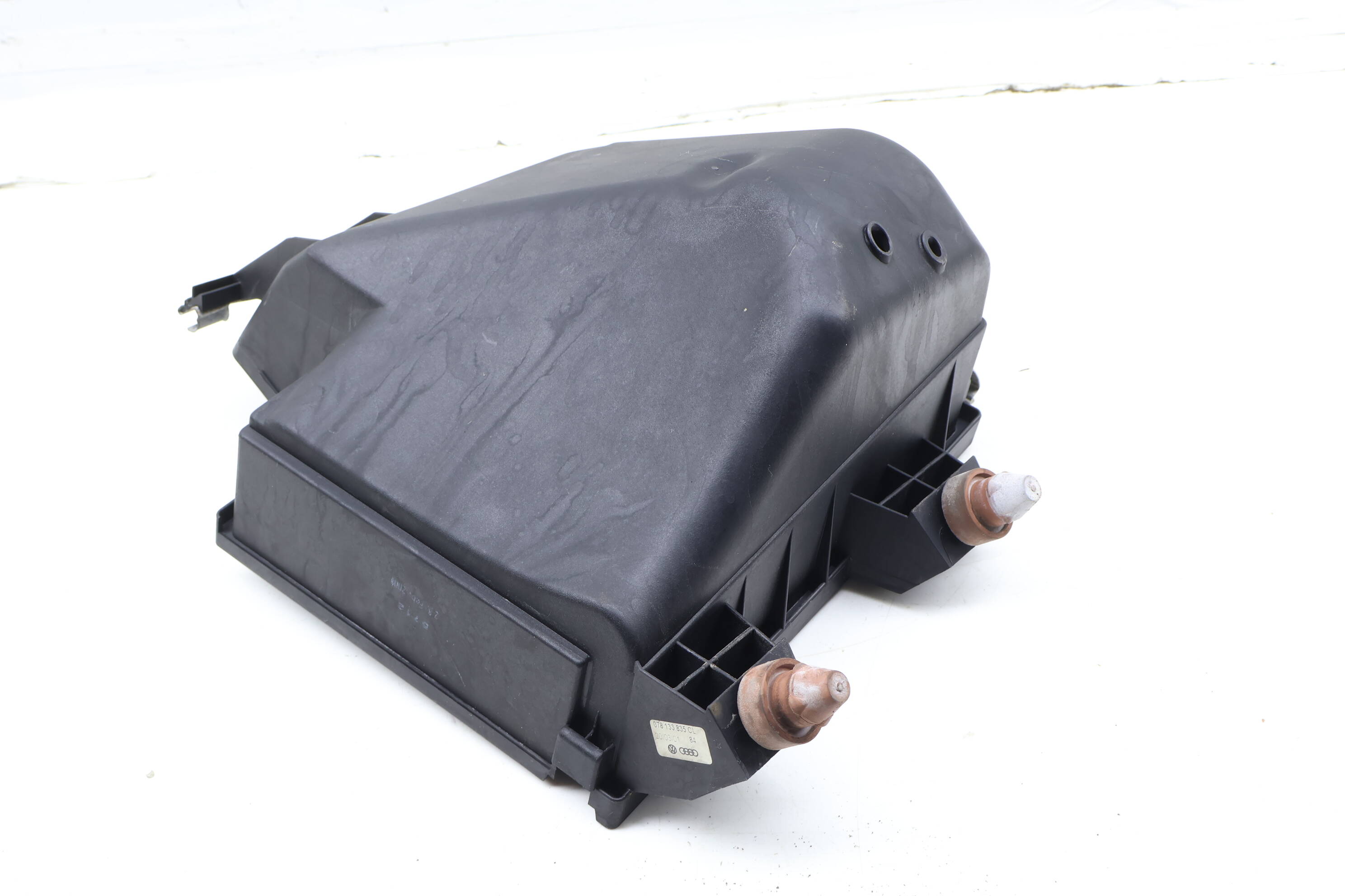 Lower Air Cleaner Filter Box / Housing 078133837AK