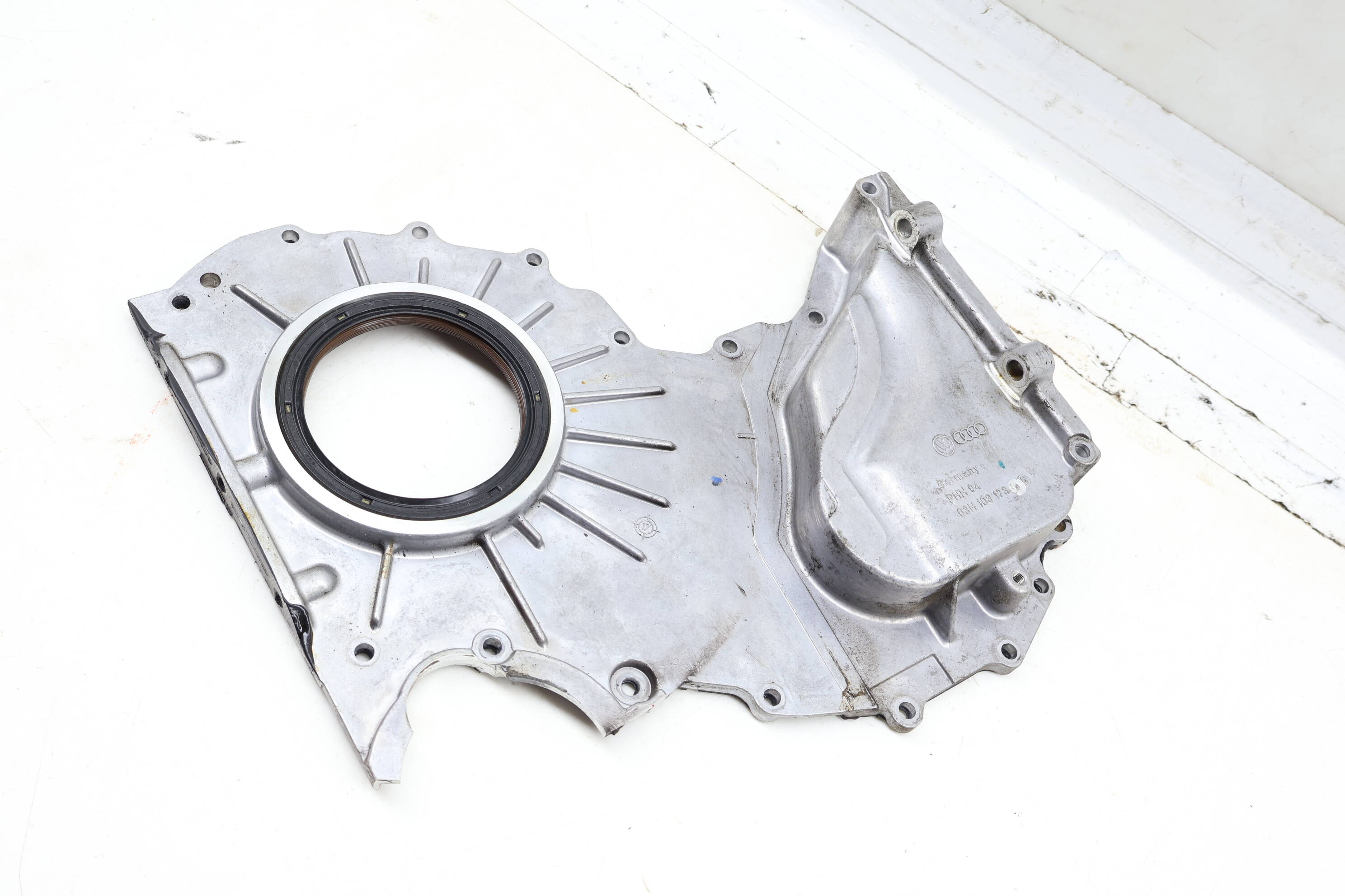 Engine Cover Sealing Flange / Plate 03H103173B 95510117311
