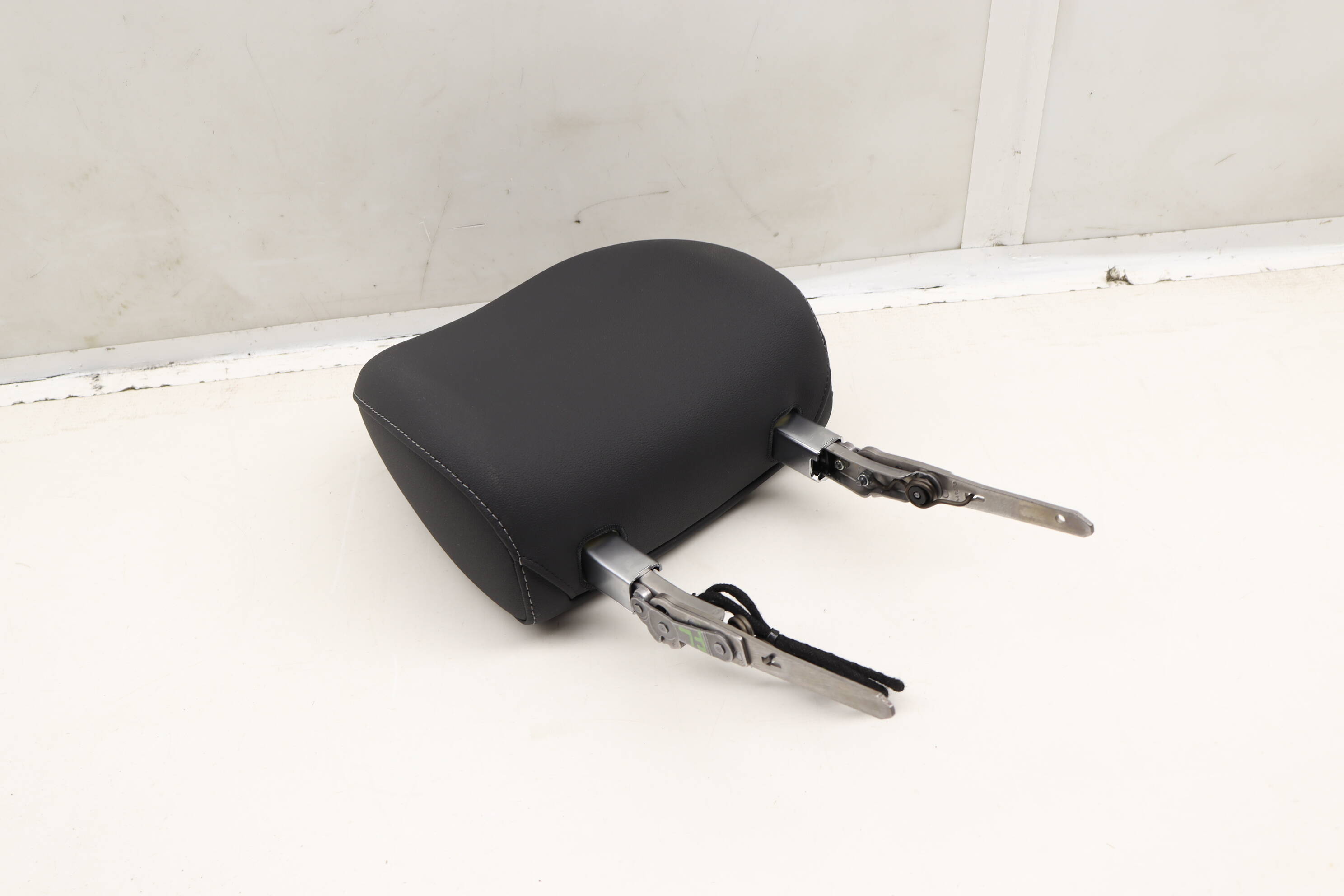 Headrest / Head Rest 8W6881901AF