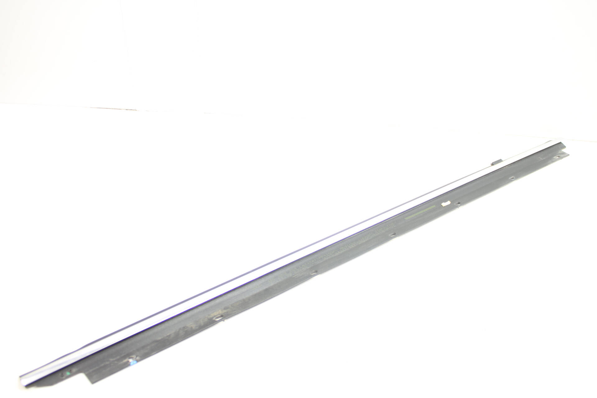 Exterior&#x20;Door&#x20;&#x2F;&#x20;Window&#x20;Slot&#x20;Seal&#x20;Trim&#x20;4B0853284