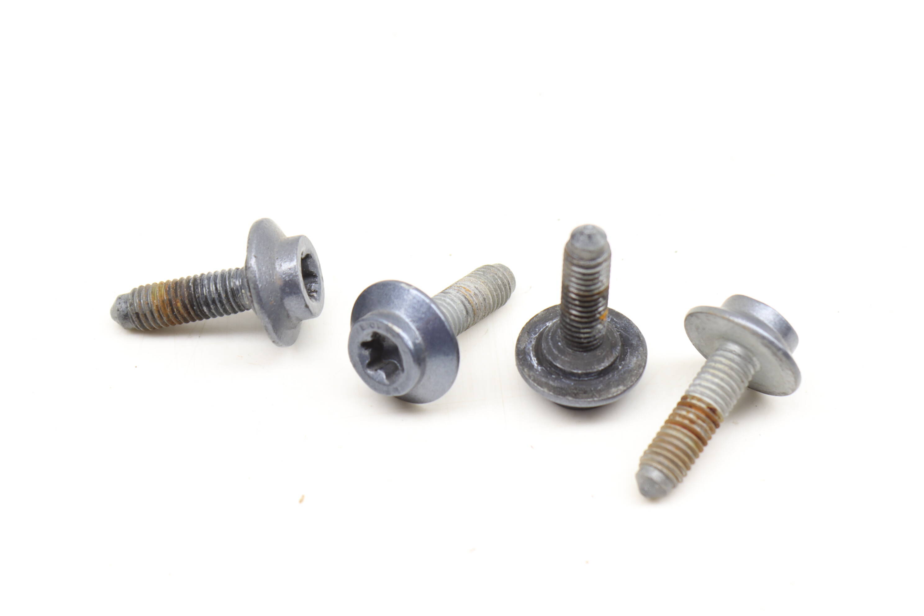 Door&#x20;Hinge&#x20;Screw&#x20;&#x2F;&#x20;Bolt&#x20;Set&#x20;&#x28;4&#x29;&#x20;LR025399