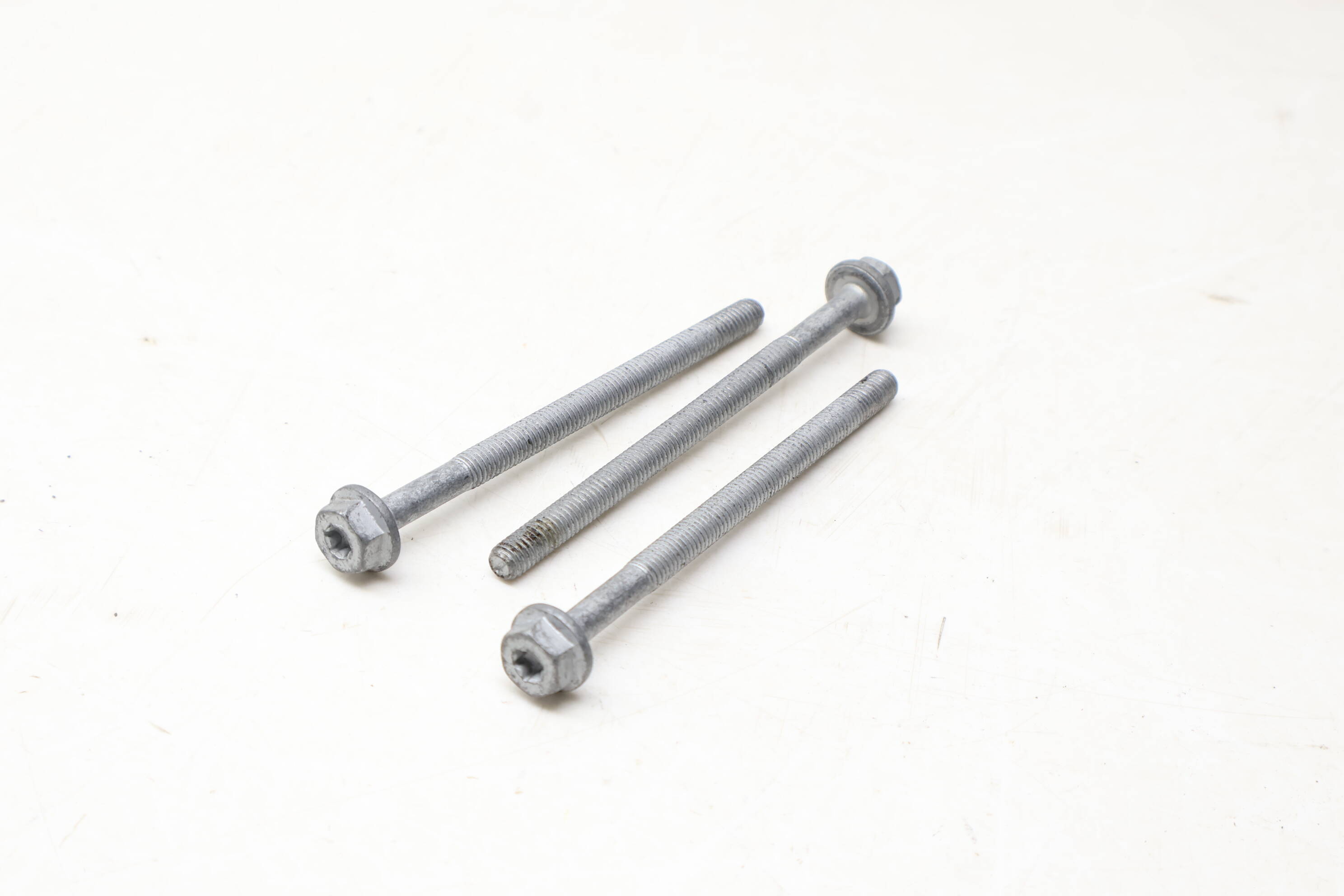 Vacuum&#x20;Pump&#x20;Screw&#x20;&#x2F;&#x20;Bolt&#x20;Set&#x20;&#x28;3&#x29;&#x20;N10739401