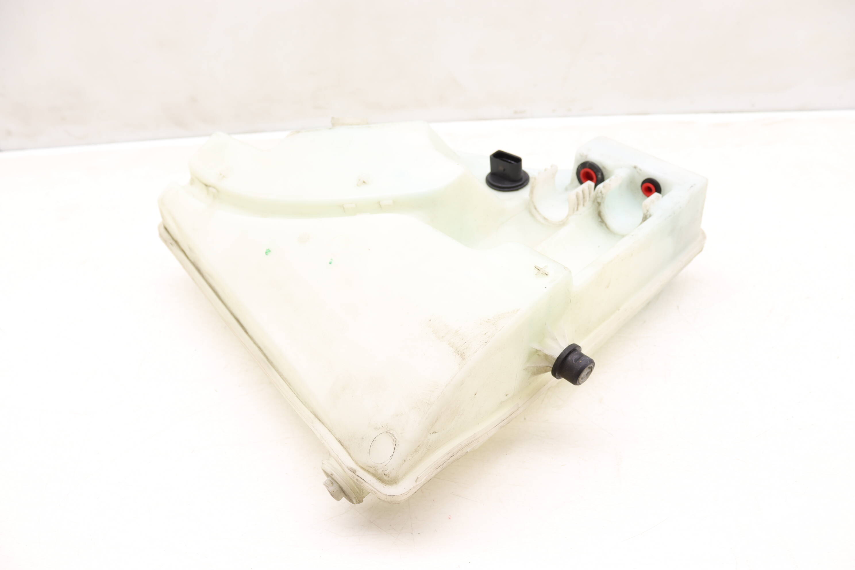 Windshield Washer Reservoir / Tank 7P0955453 95852870300