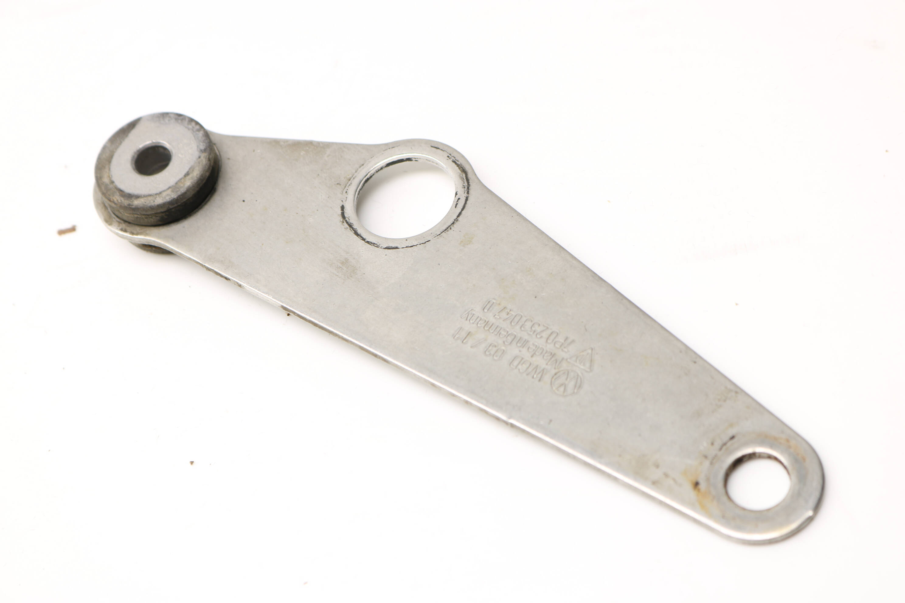 Exhaust Support Bracket 7P0253047D 95811104740