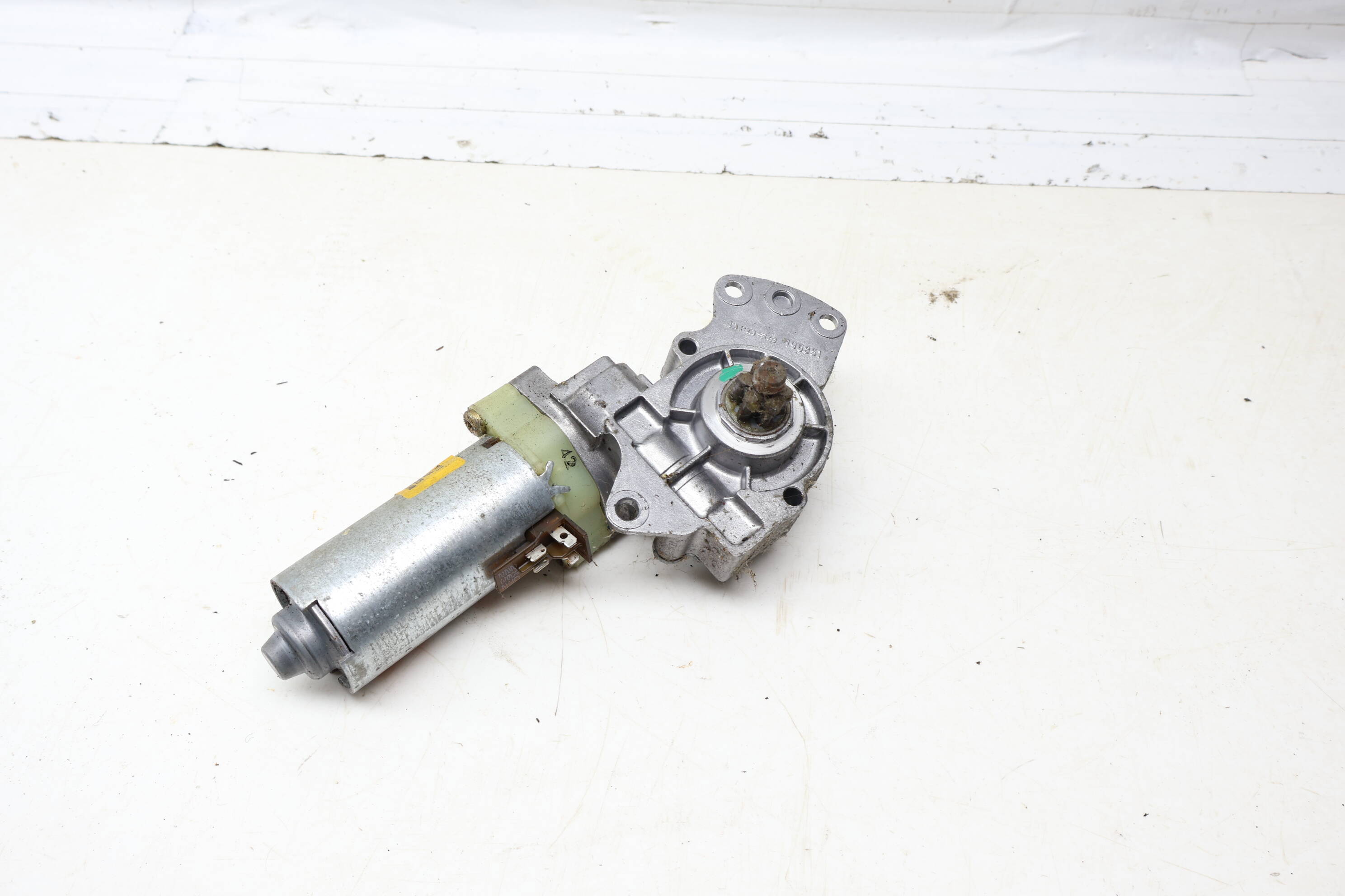 Front Tilt / Rake Seat Motor W/ Transmission 3B0959761AF