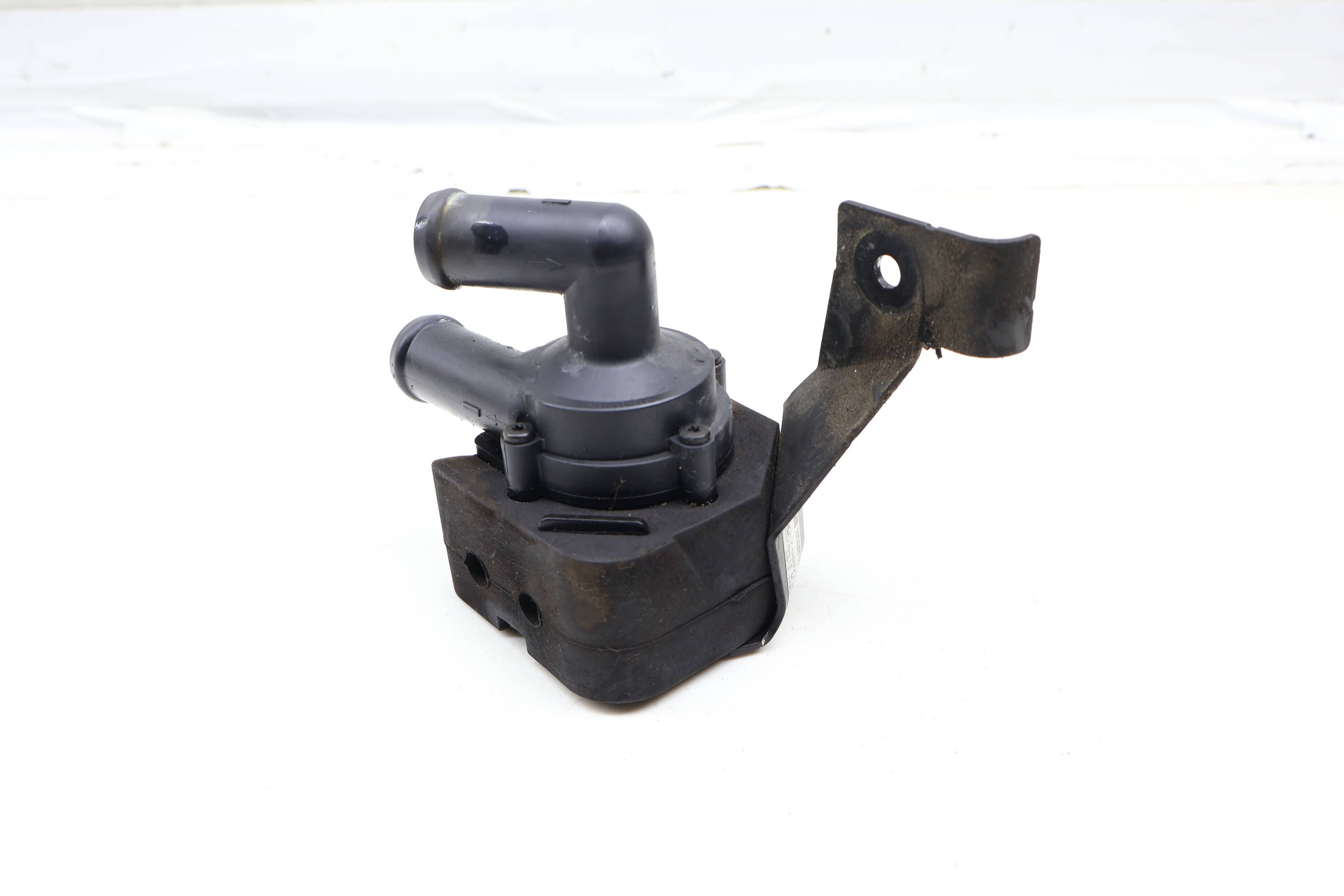 Auxiliary Water / Coolant Pump 64119253081