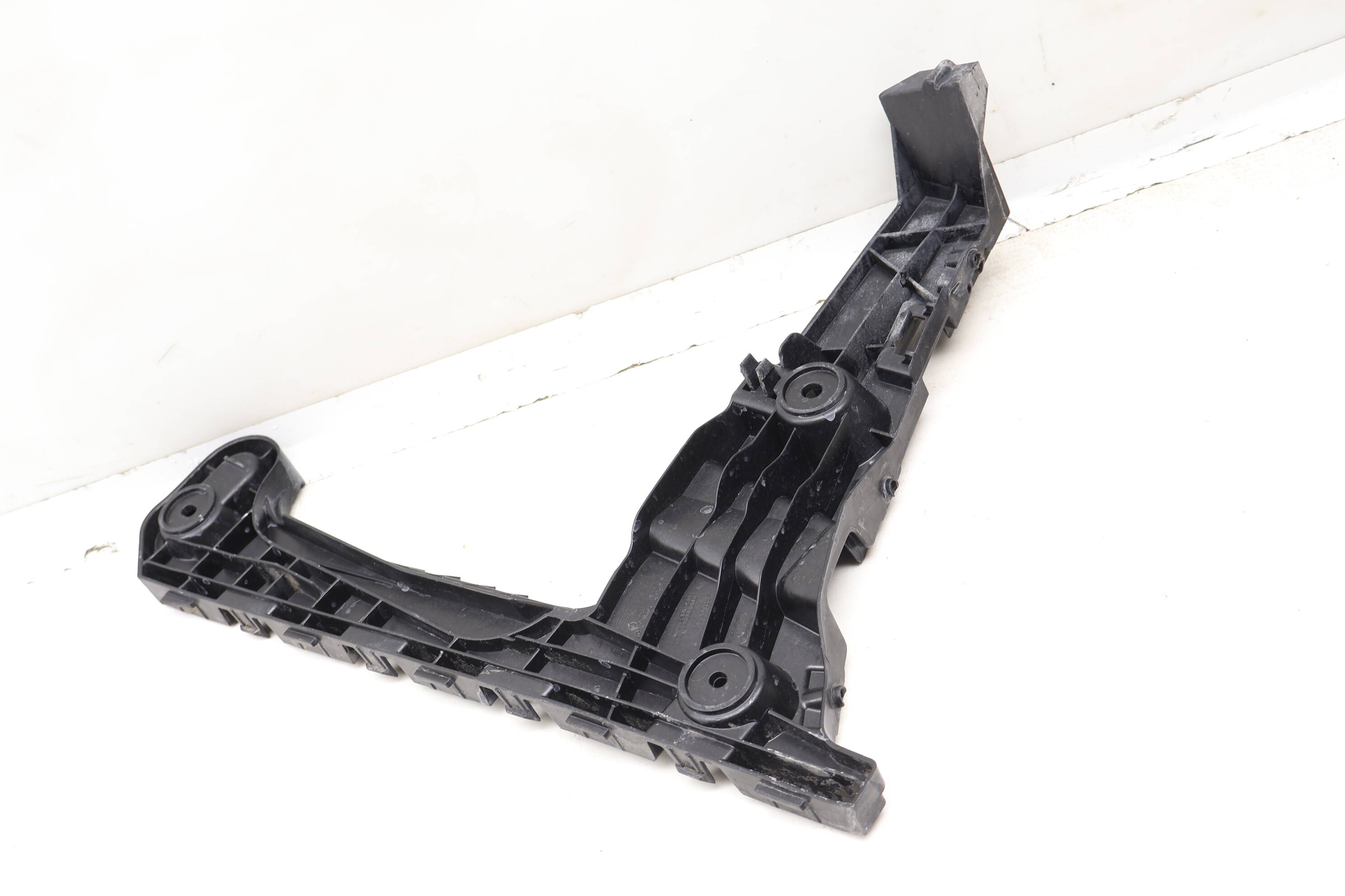 Bumper&#x20;Guide&#x20;&#x2F;&#x20;Mount&#x20;Bracket&#x20;8W6807454B