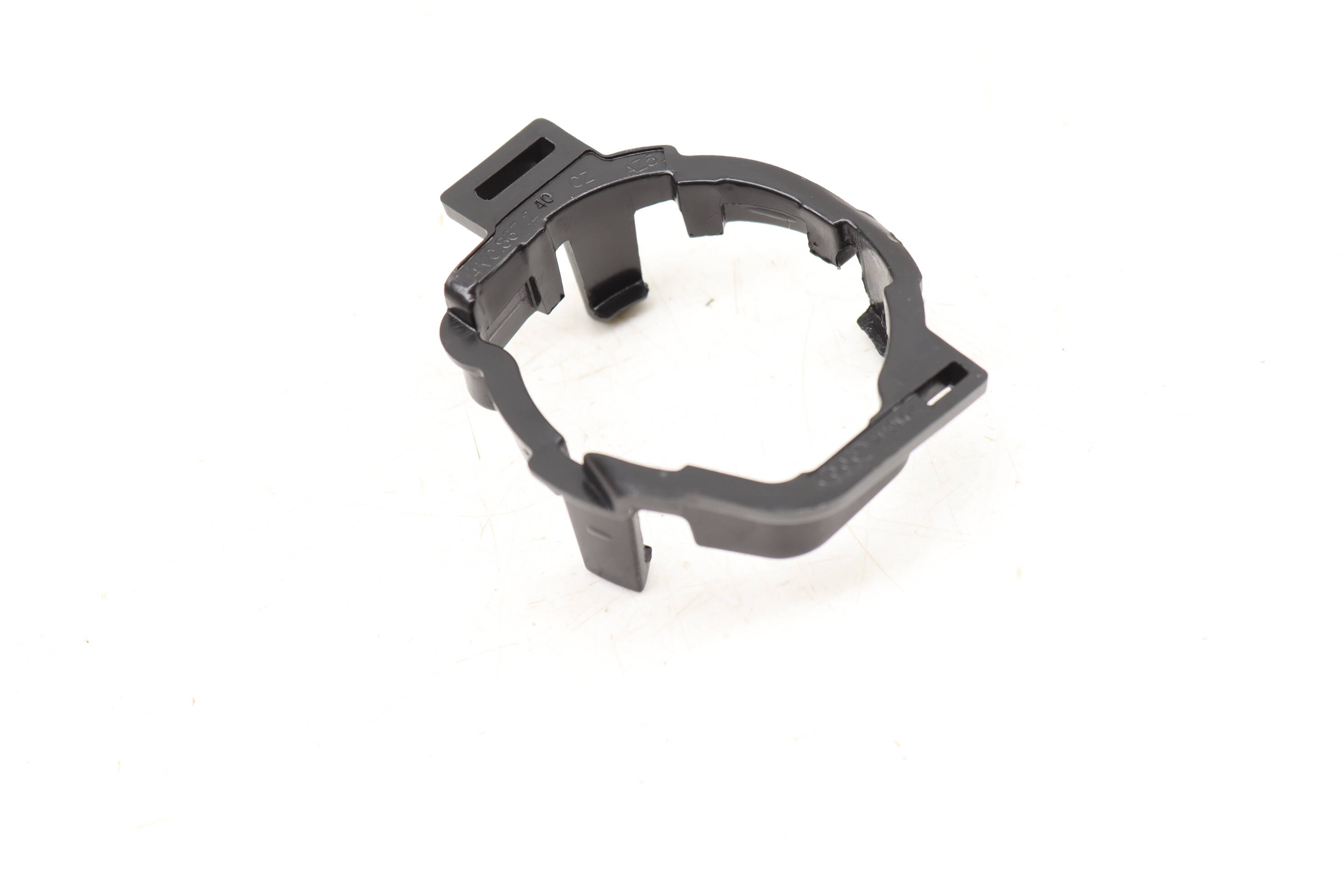 Lower&#x20;B&#x20;Pillar&#x20;Speaker&#x20;Mount&#x20;Bracket&#x20;4M0867240