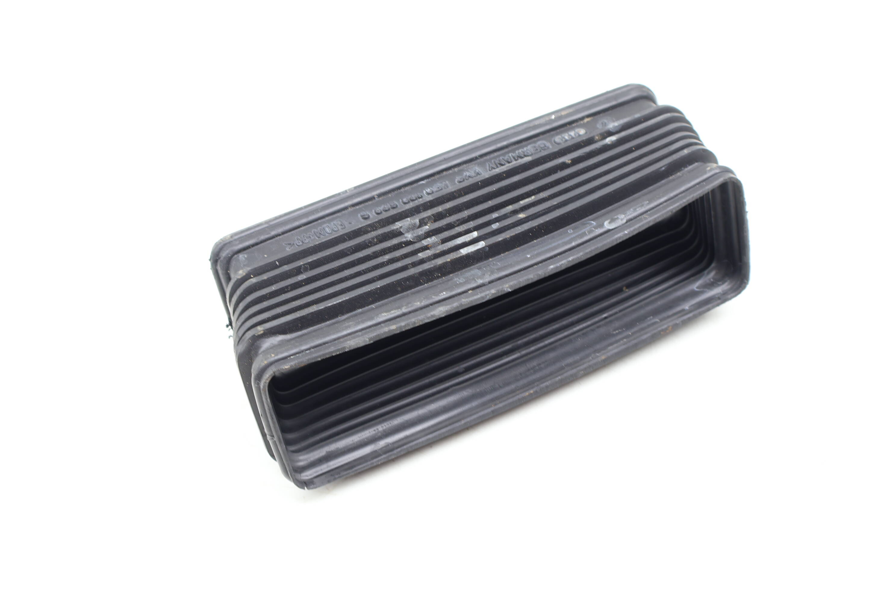 Engine Air Intake Duct / Tube 4E0129628G