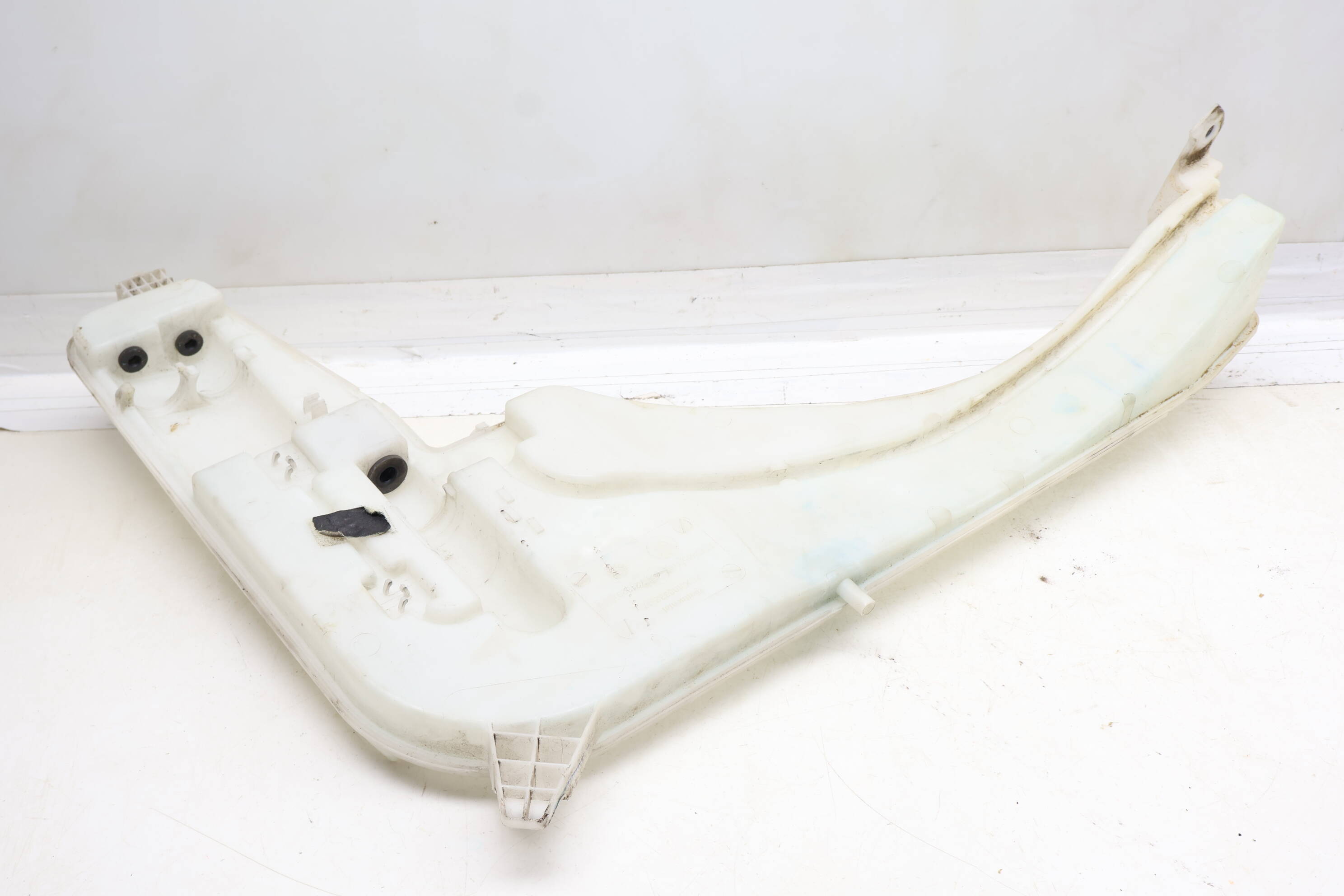 Windshield Washer Reservoir / Tank 61667213261