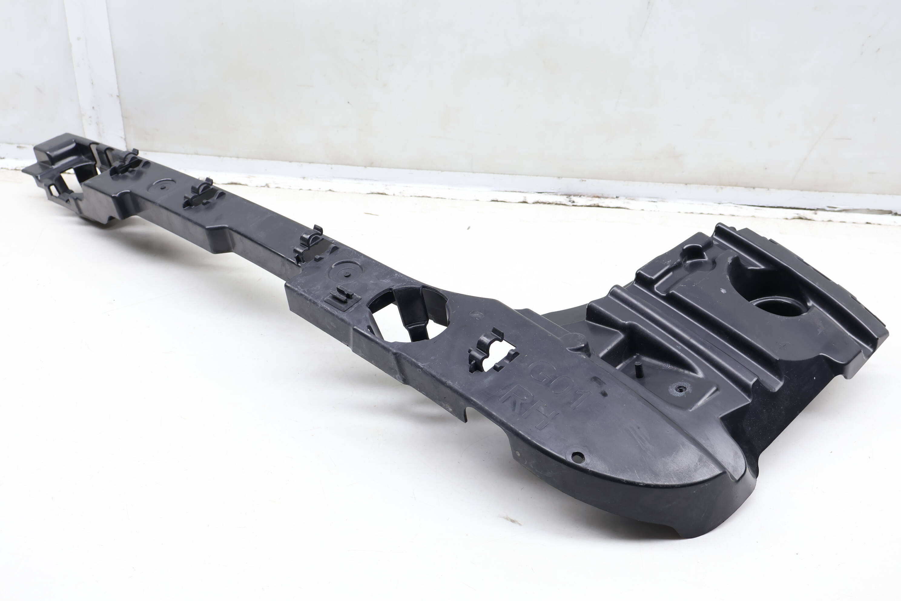 Bumper Guide / Mount Bracket 51127400666