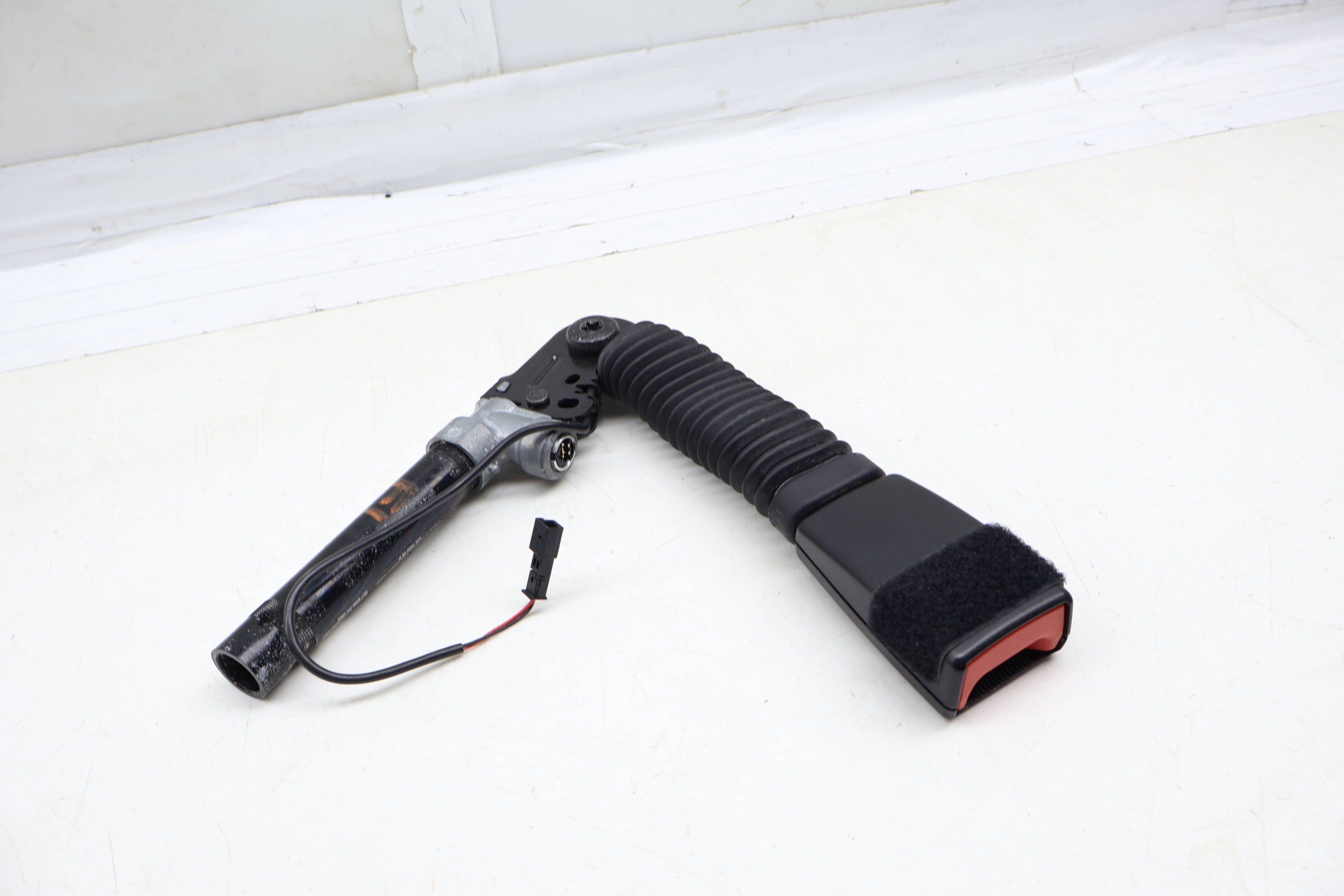 Seat Belt Buckle / Receiver 72117328841