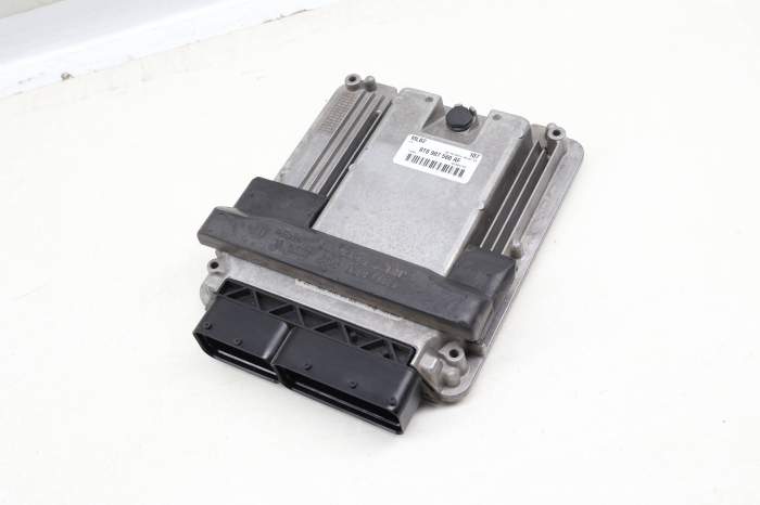 Ecu / Ecm / Engine Control Module 8T0907560AF main product photo