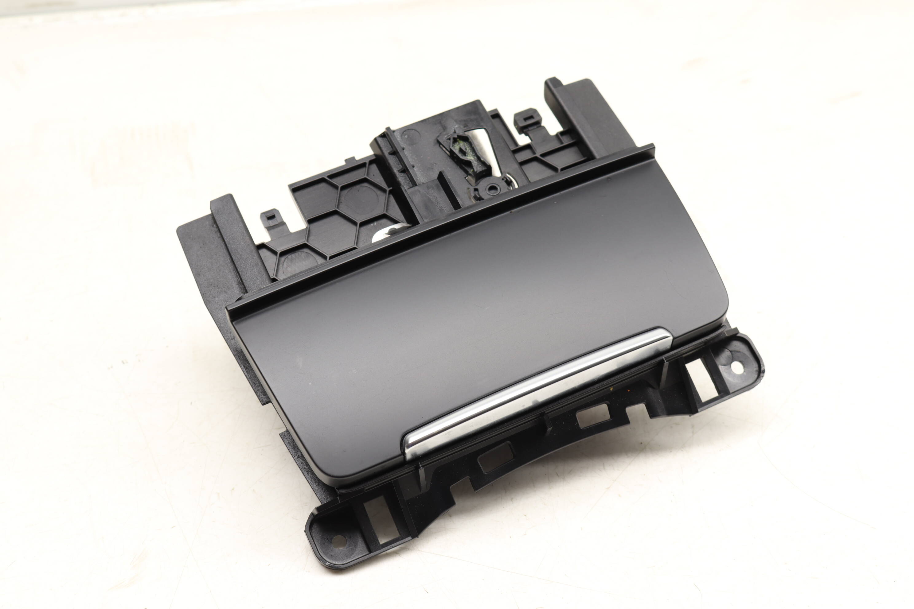 Ashtray / Ash Tray Assembly 8K0857951C