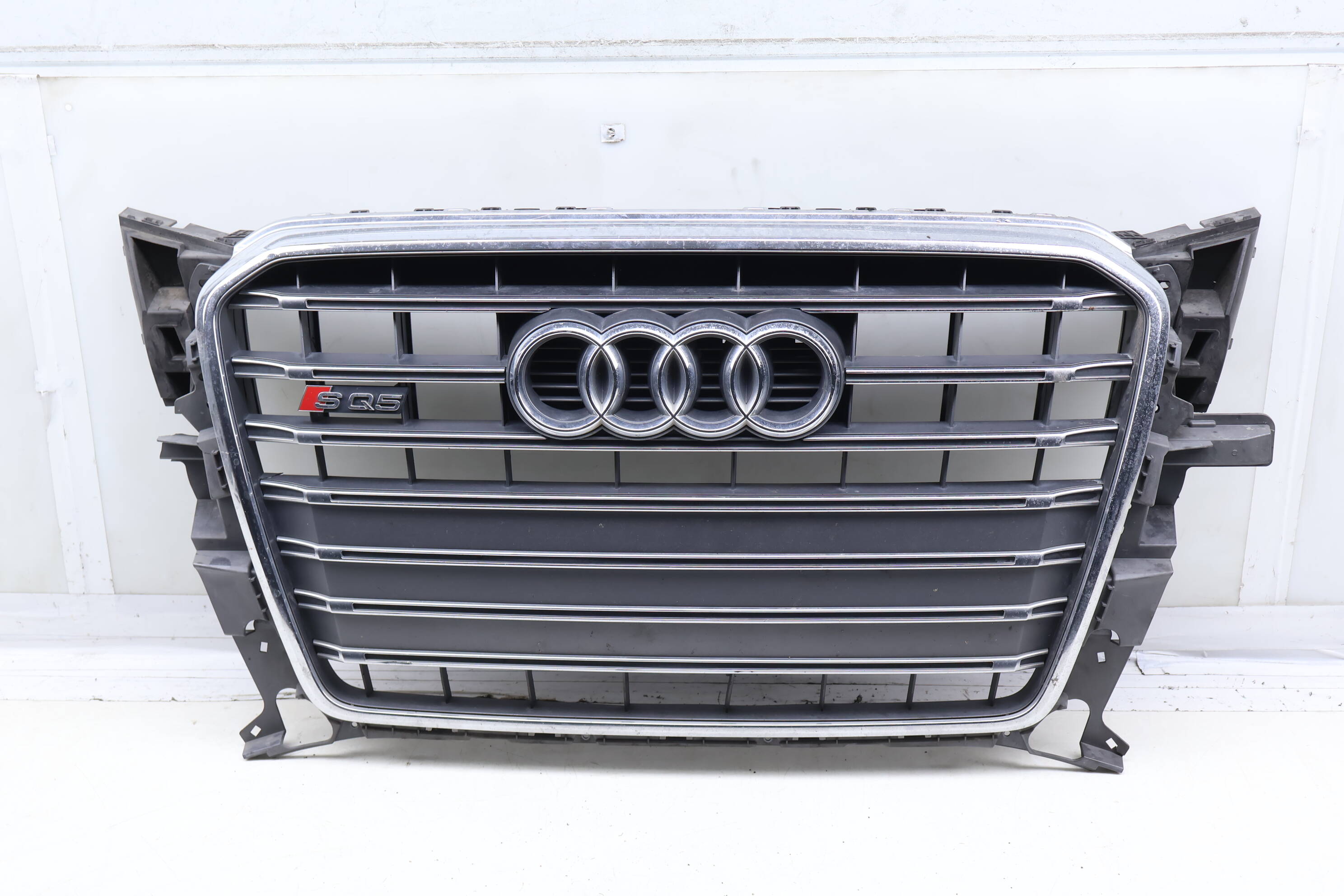 Center Grille Assembly (Sq5) 8R0853651AD