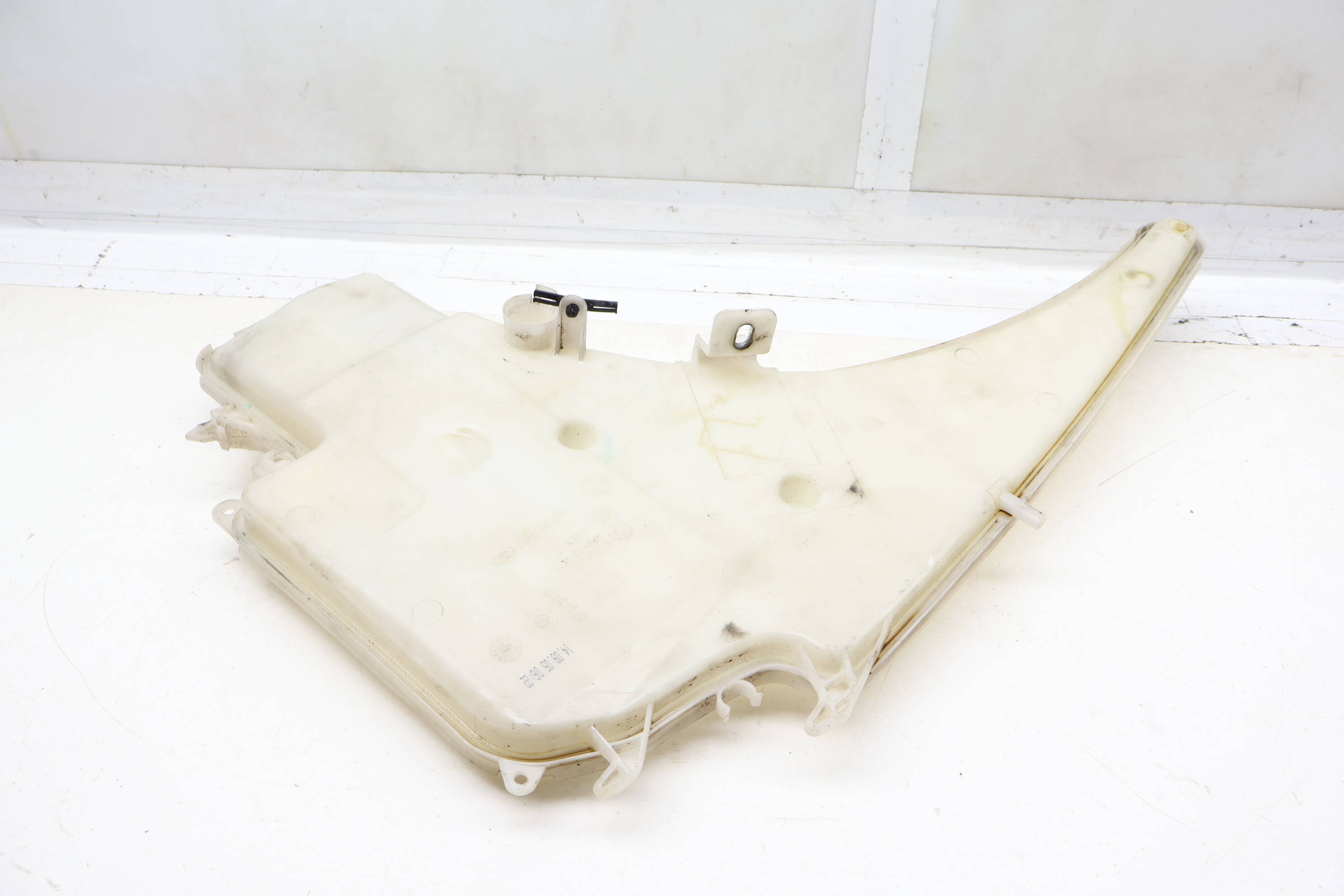 Windshield Washer Reservoir / Tank 61677117842