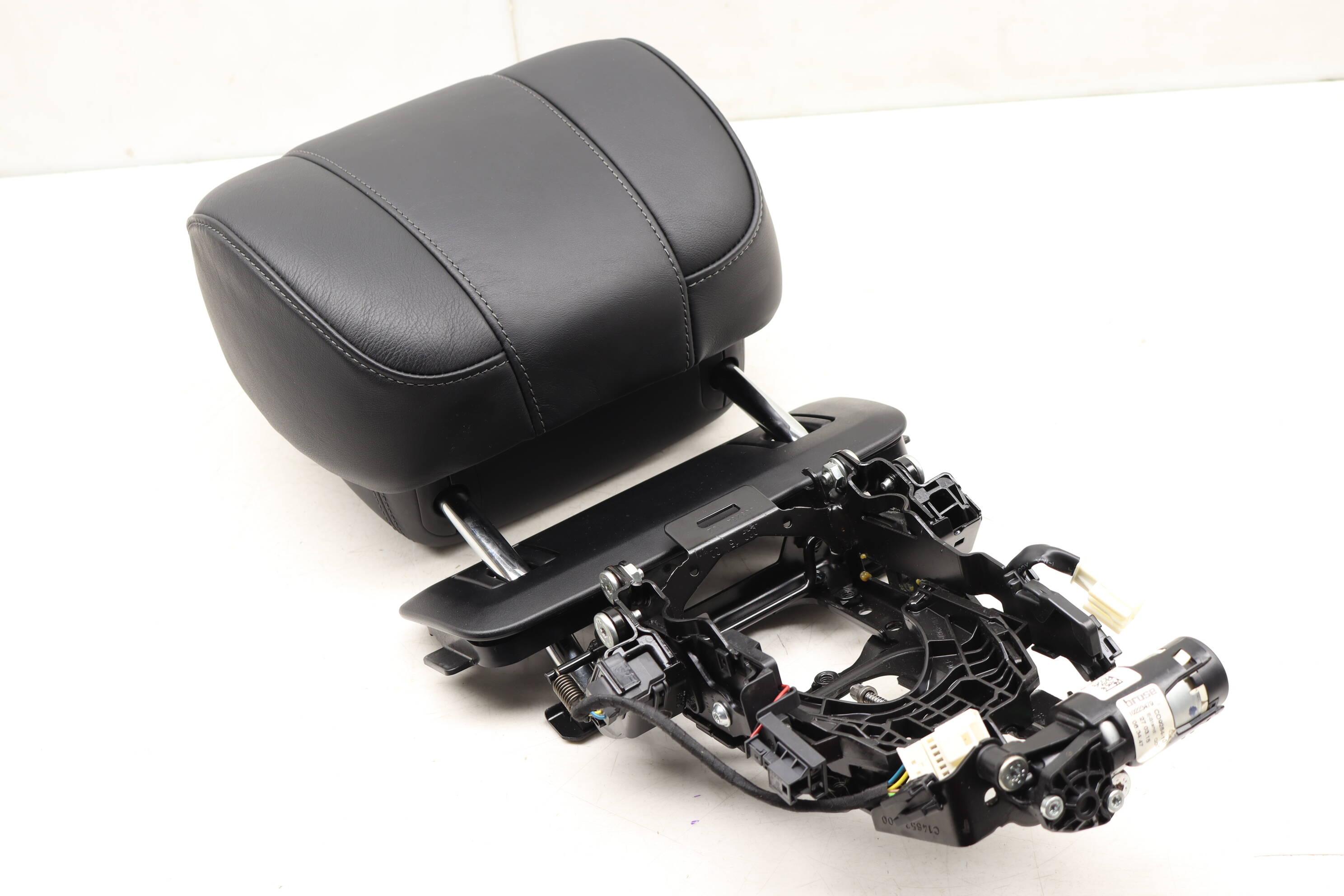 Headrest / Head Rest Assembly 2229702100