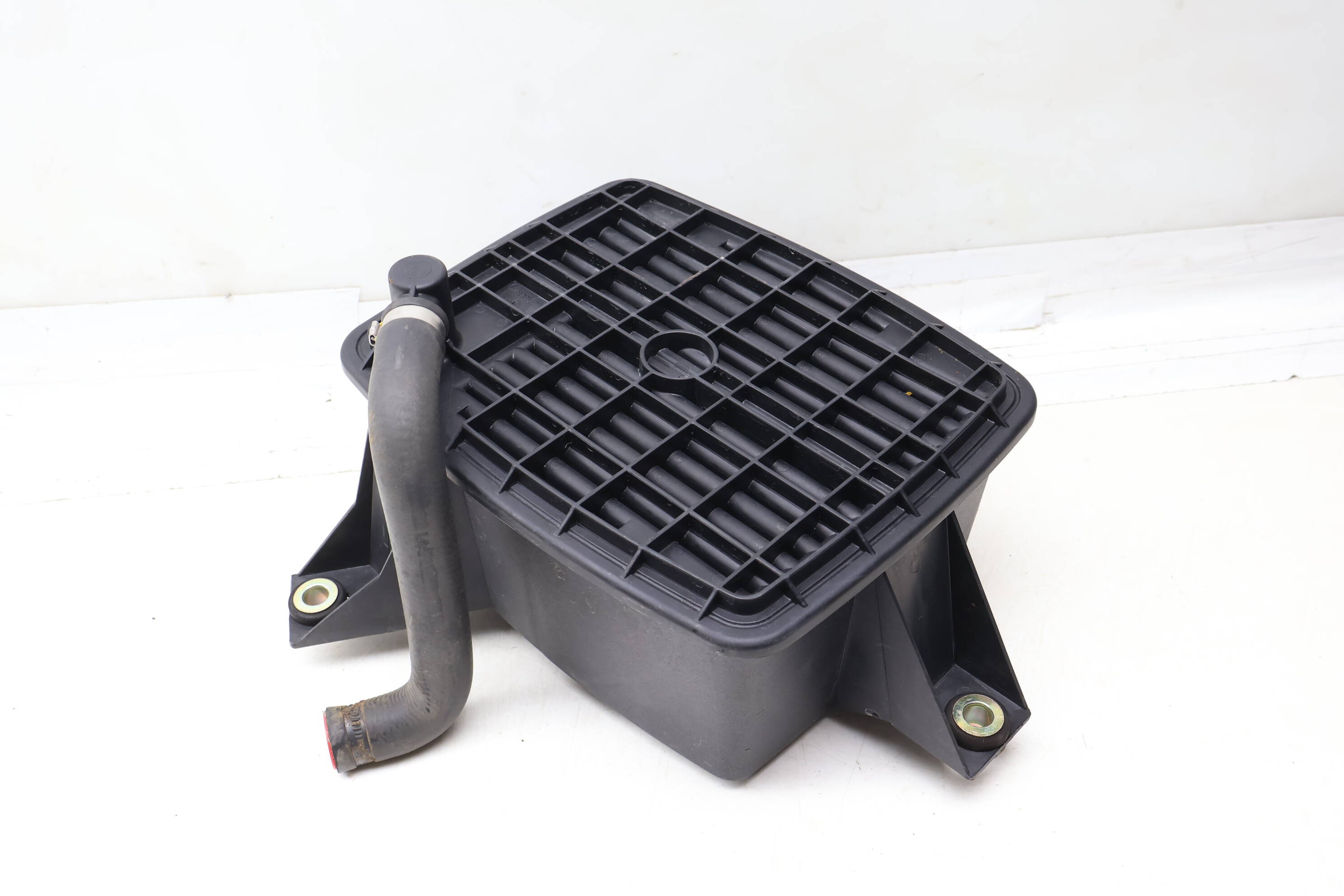 Fuel Evap Charcoal Canister 8D0201801E