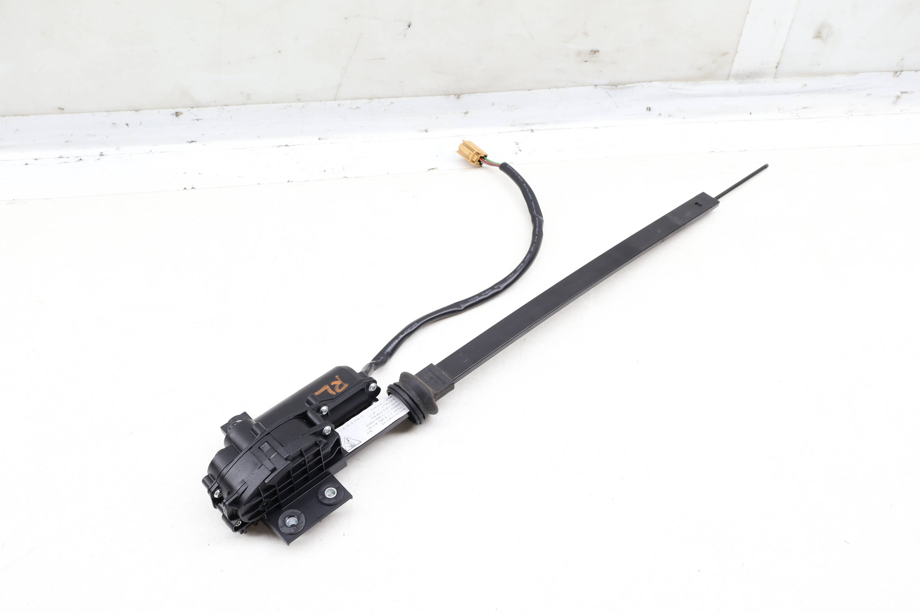 Door&#x20;Sun&#x20;Shade&#x20;Motor&#x20;&#x2F;&#x20;Drive&#x20;Unit&#x20;7P5861317B&#x20;95853631701