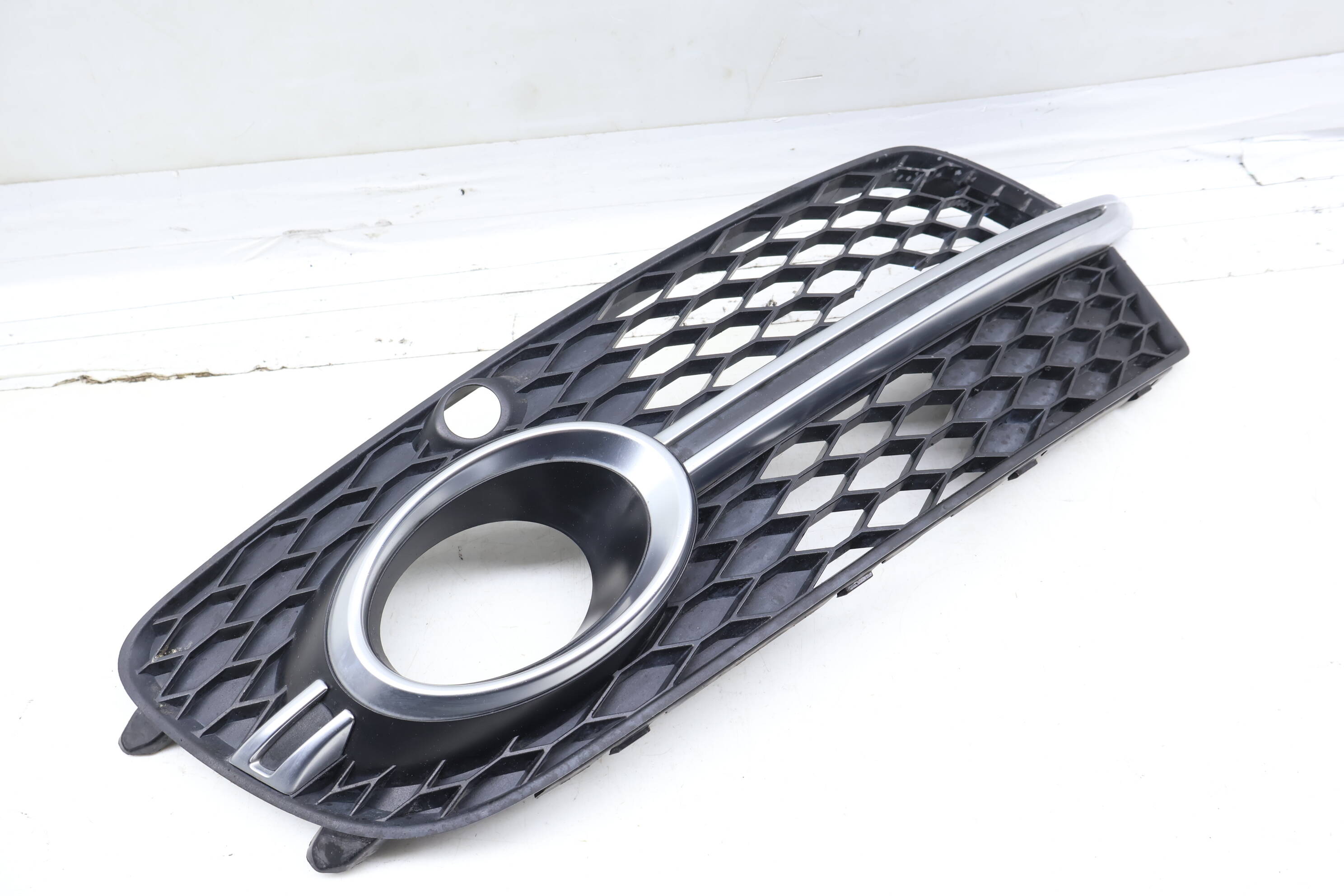 Bumper Fog Light Grille / Cover 8R0807681S