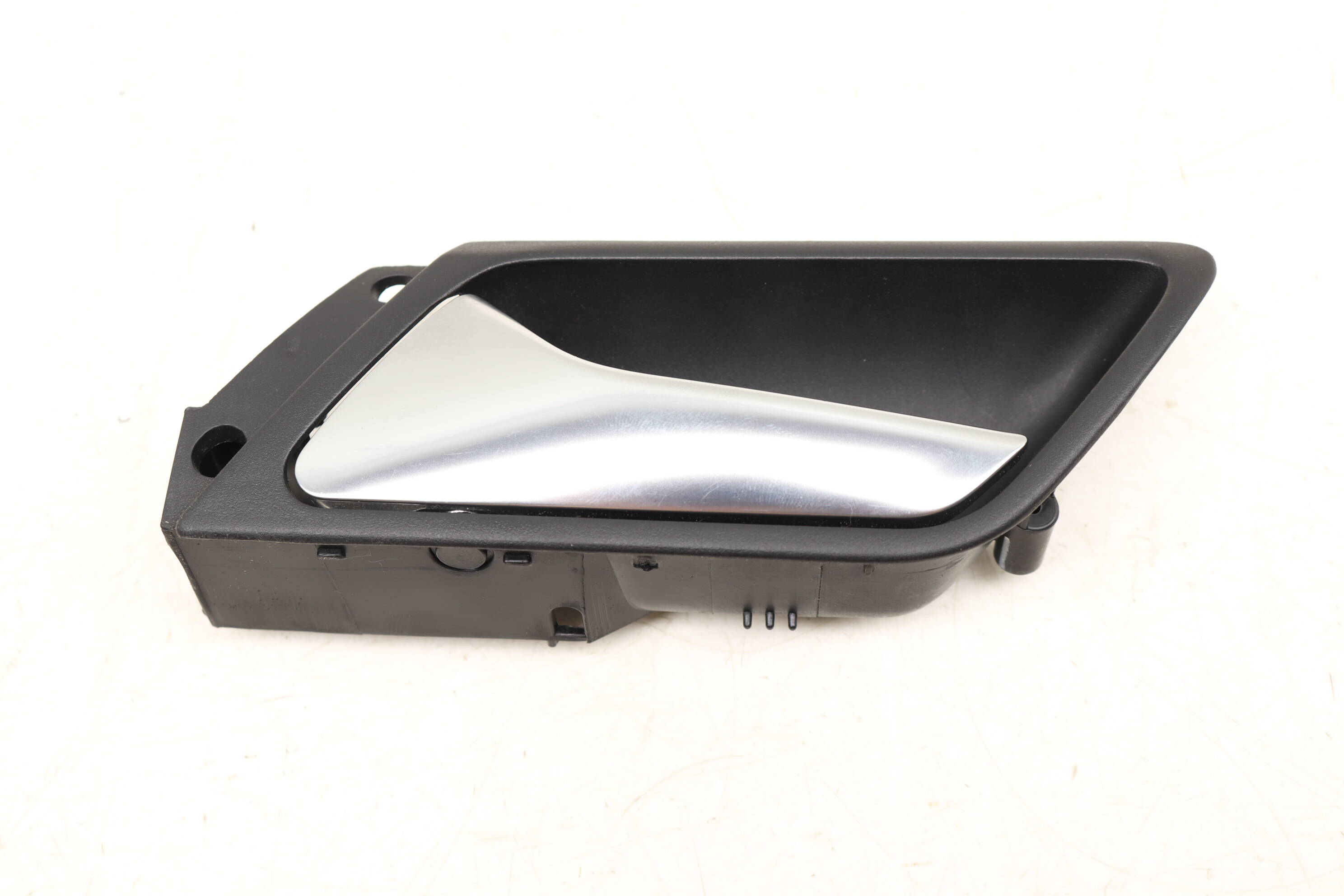 Interior Door Handle / Release 5C6839113A