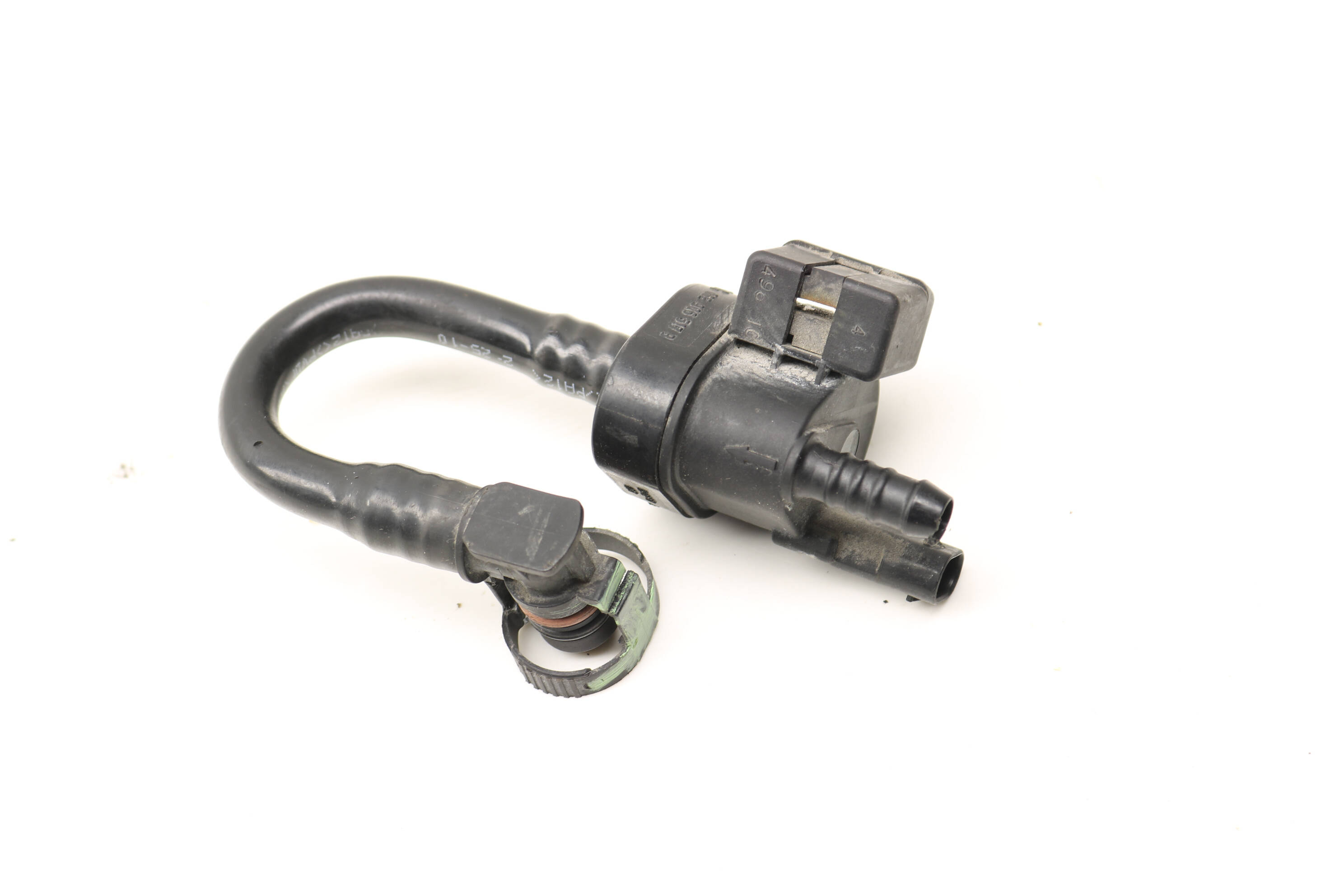 Vacuum / Breather Hose W/ Purge Valve 7P0133366A 95811002010