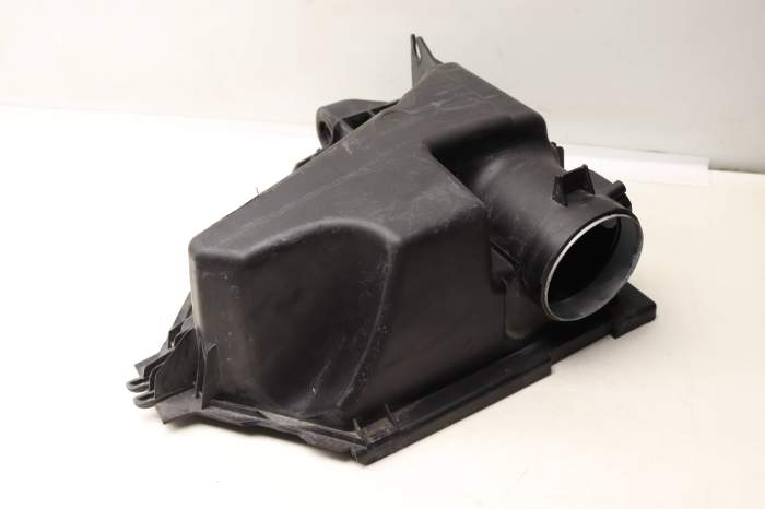 Engine Air Filter Box / Housing (Rear Half) 13717616932 main product photo