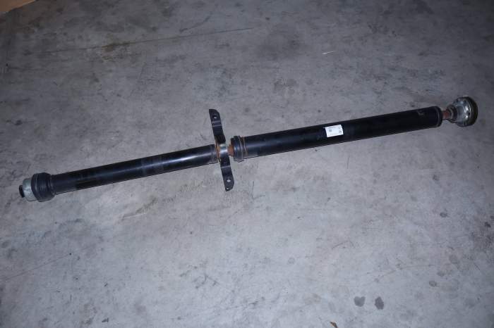 Driveshaft / Propeller Shaft 95B521101J main product photo