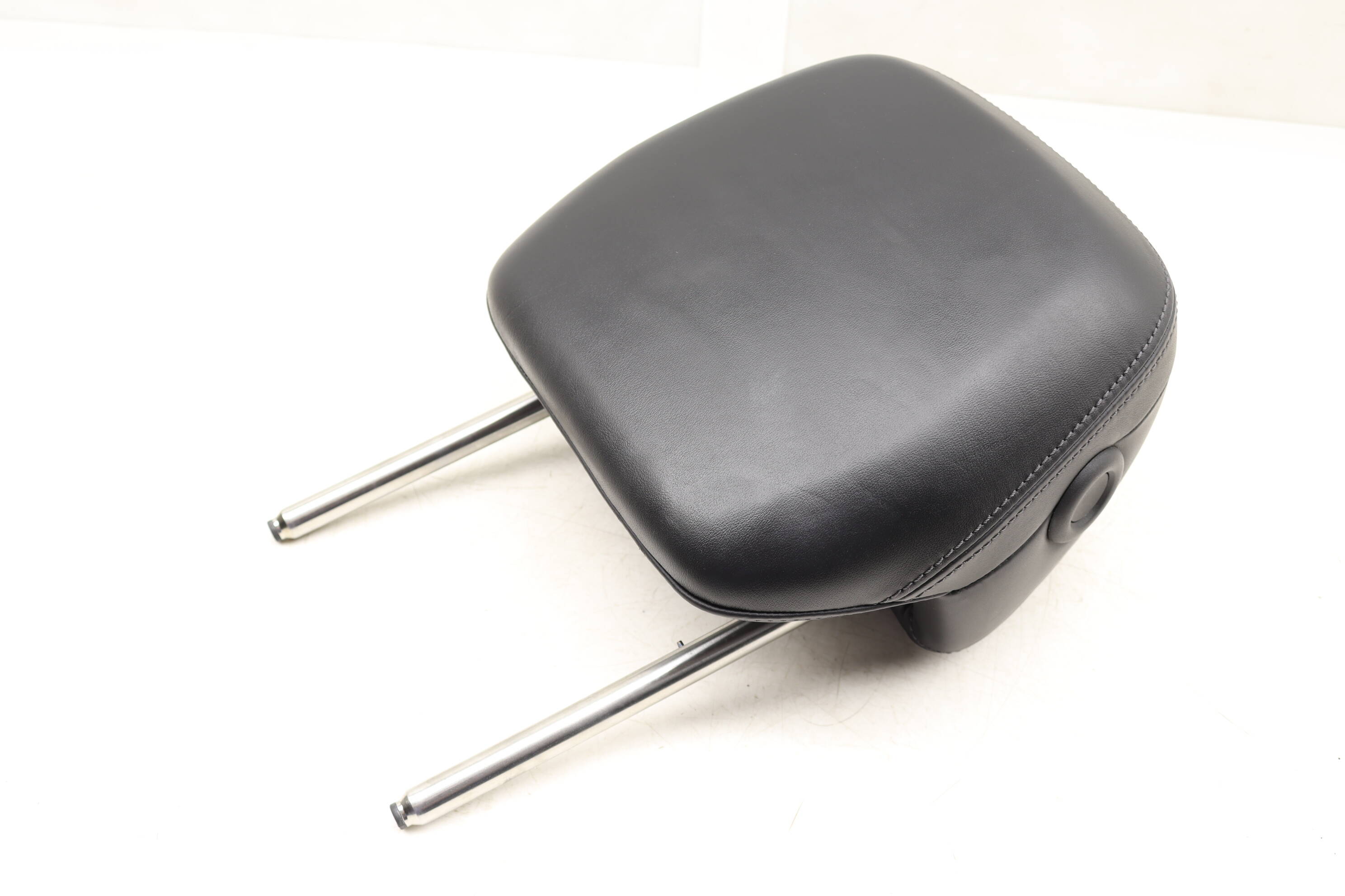 Seat Headrest / Head Rest 7P5885901B 95852281300