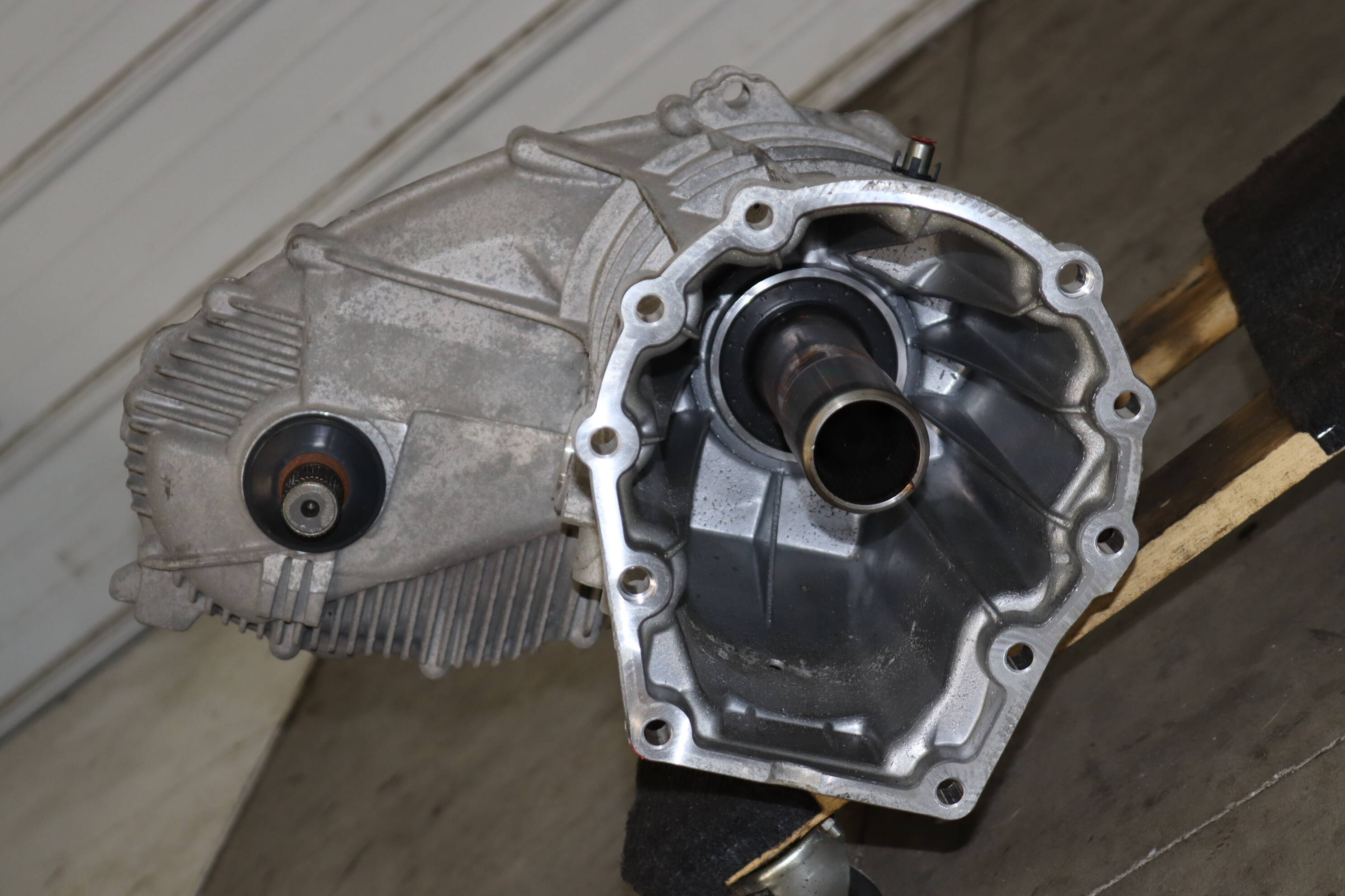 Porsche Transfer Case / Box (Cayenne) 0C2341041L 