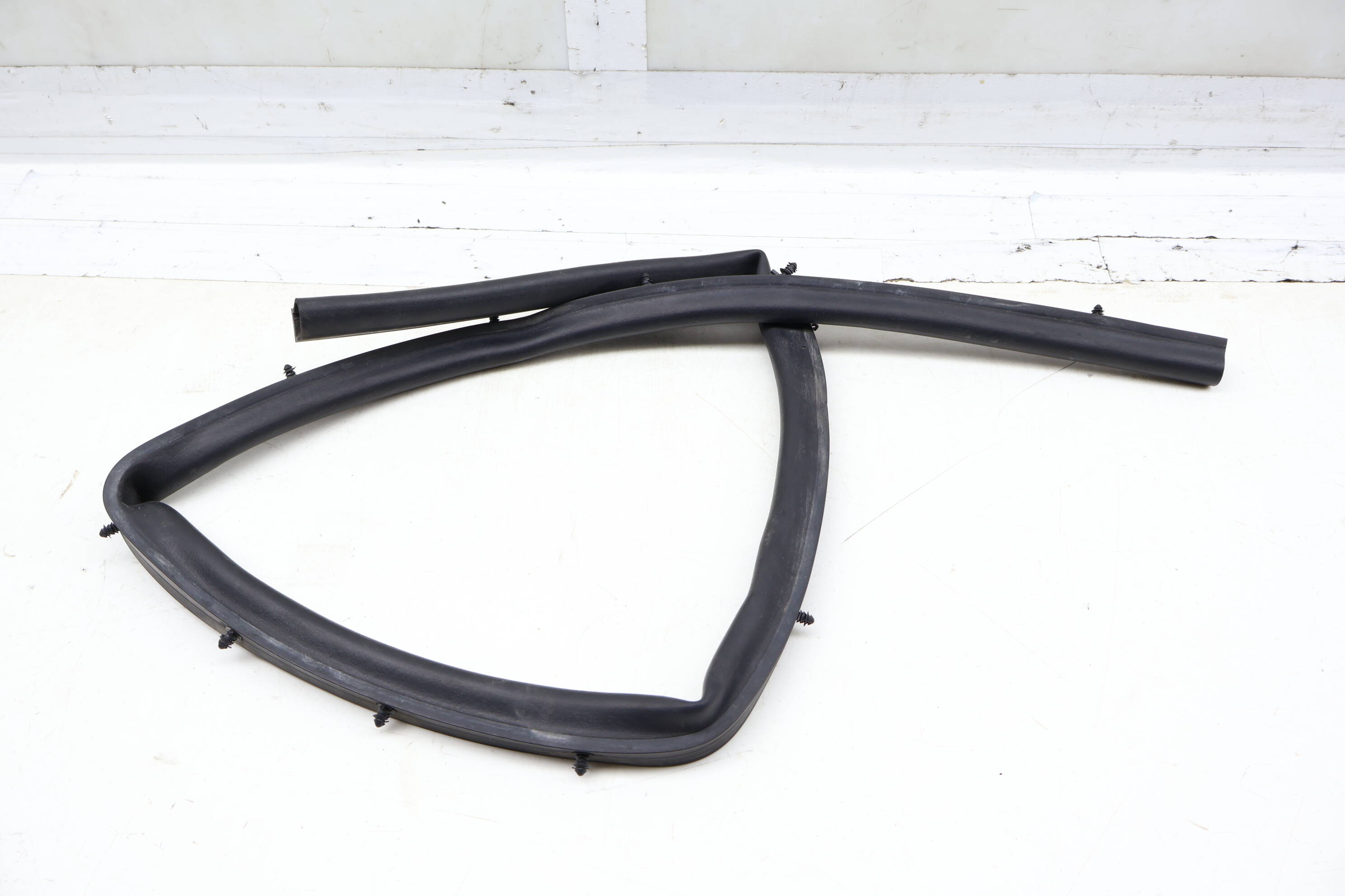 Hood Seal / Weather Stripping 51767397485