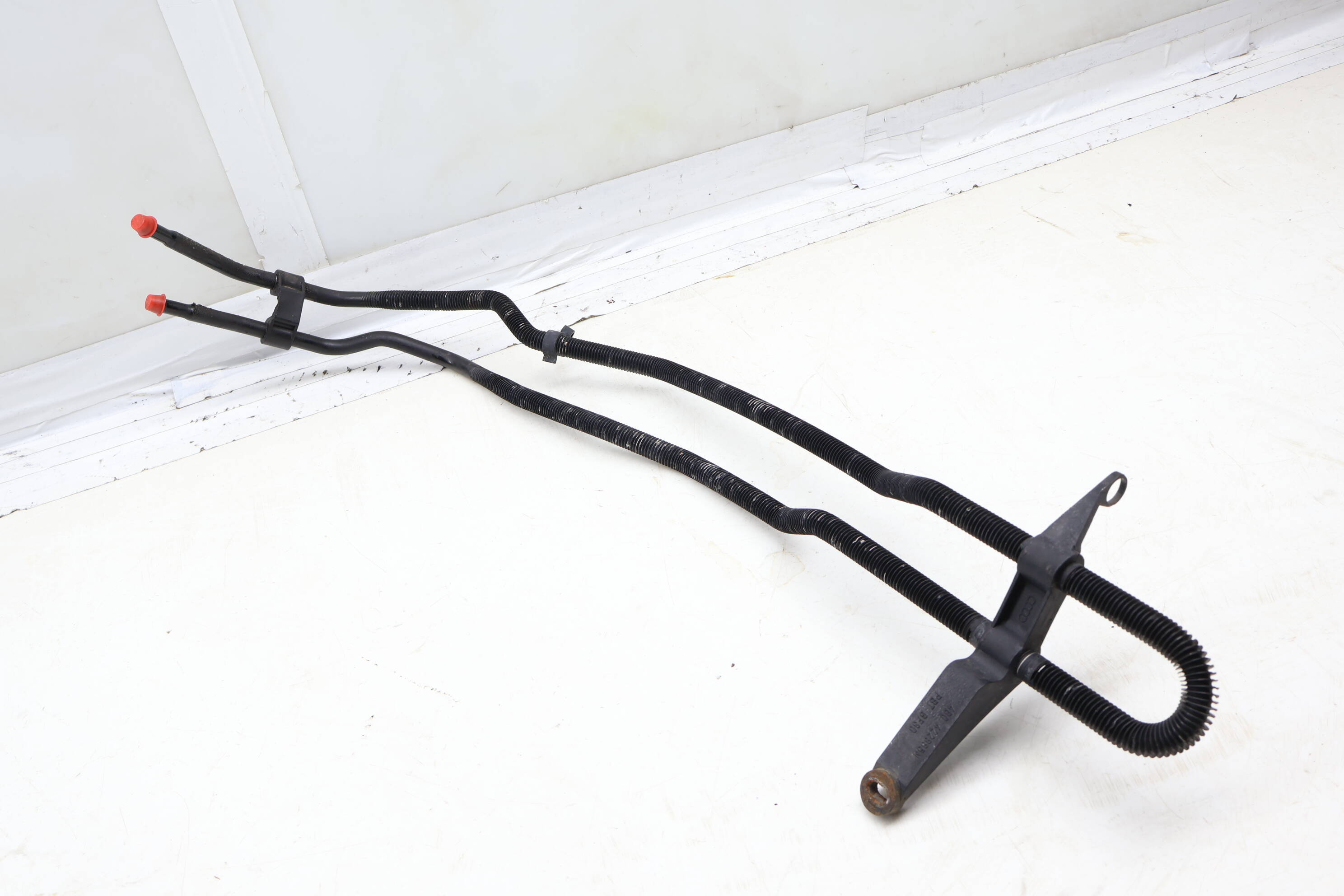 Power Steering Oil Cooler Pipe / Line 4B0422885N