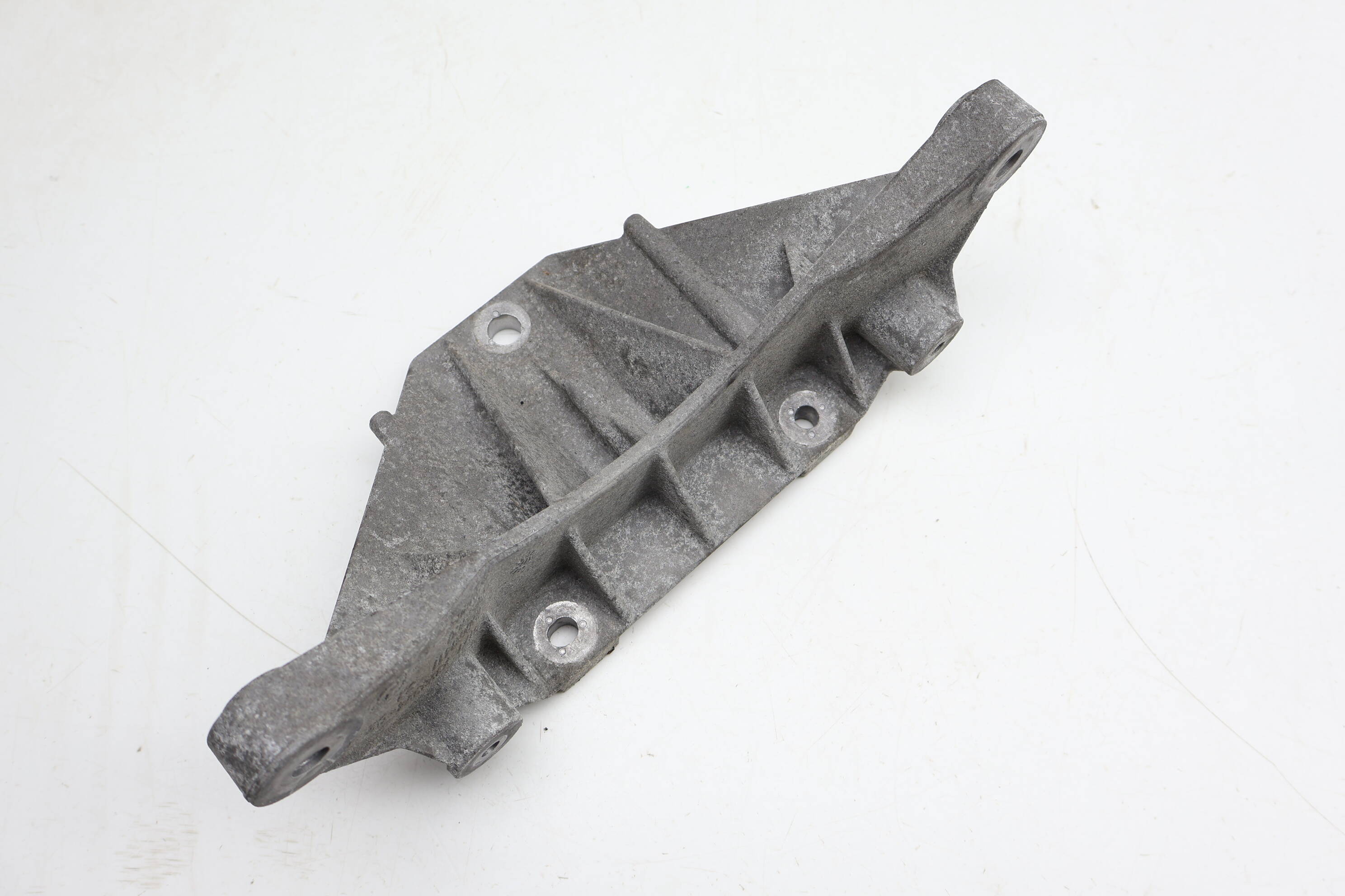 Center Engine Firewall Bracket 51717328324