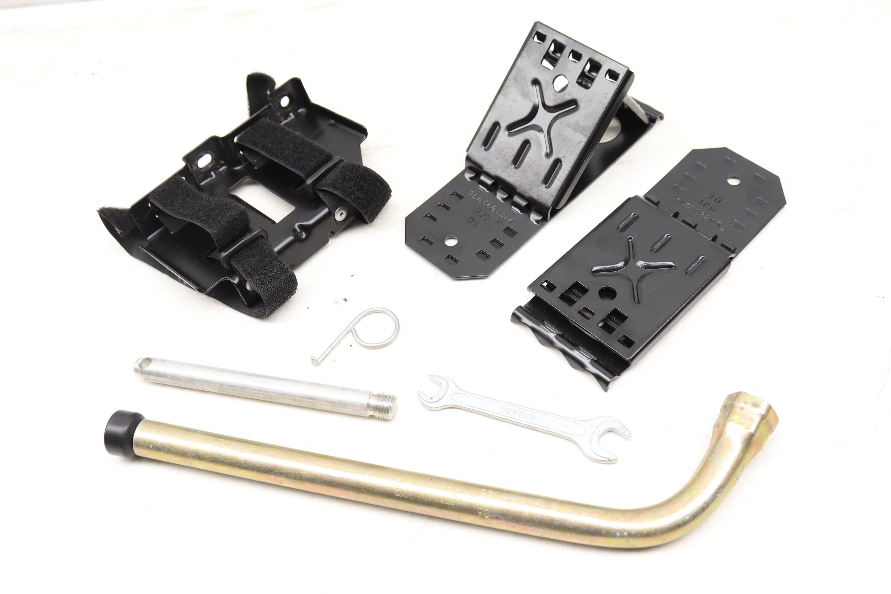 Tool Kit W/ Wheel Chock Set 4L0012112C