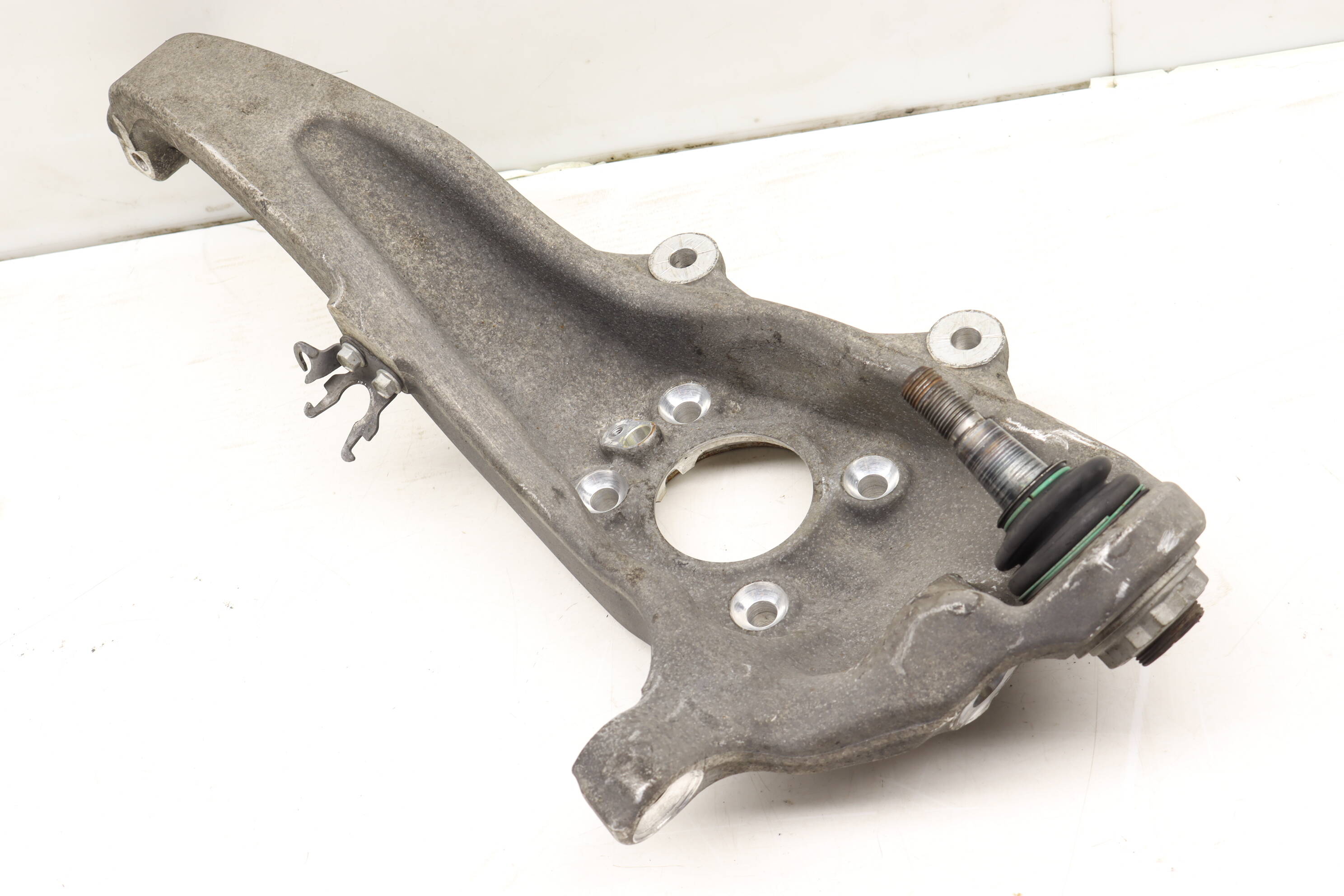 BMW Spindle Knuckle / Wheel Bearing Housing 31216777752