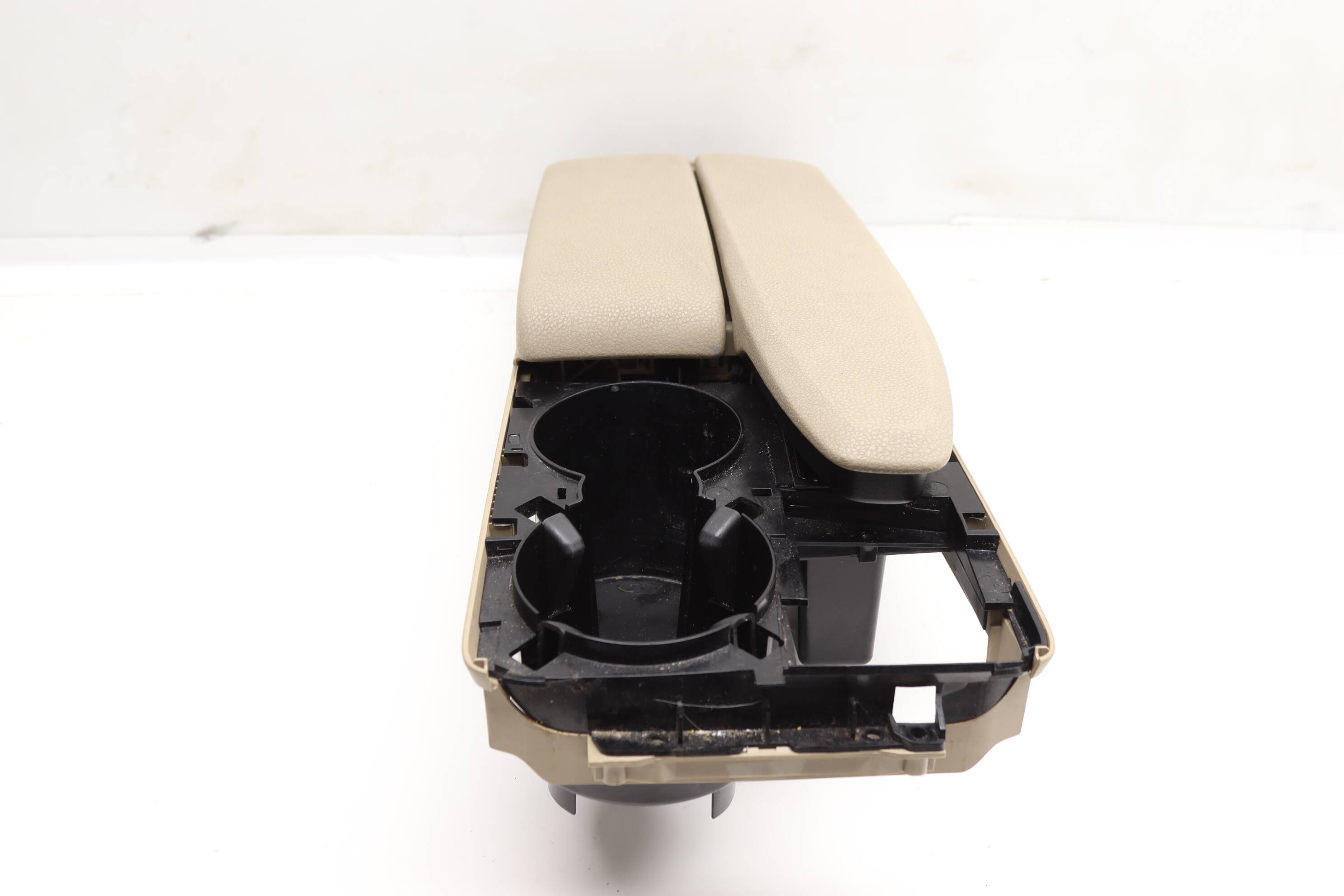 Center Console Armrest / Cup Holder 2046801939