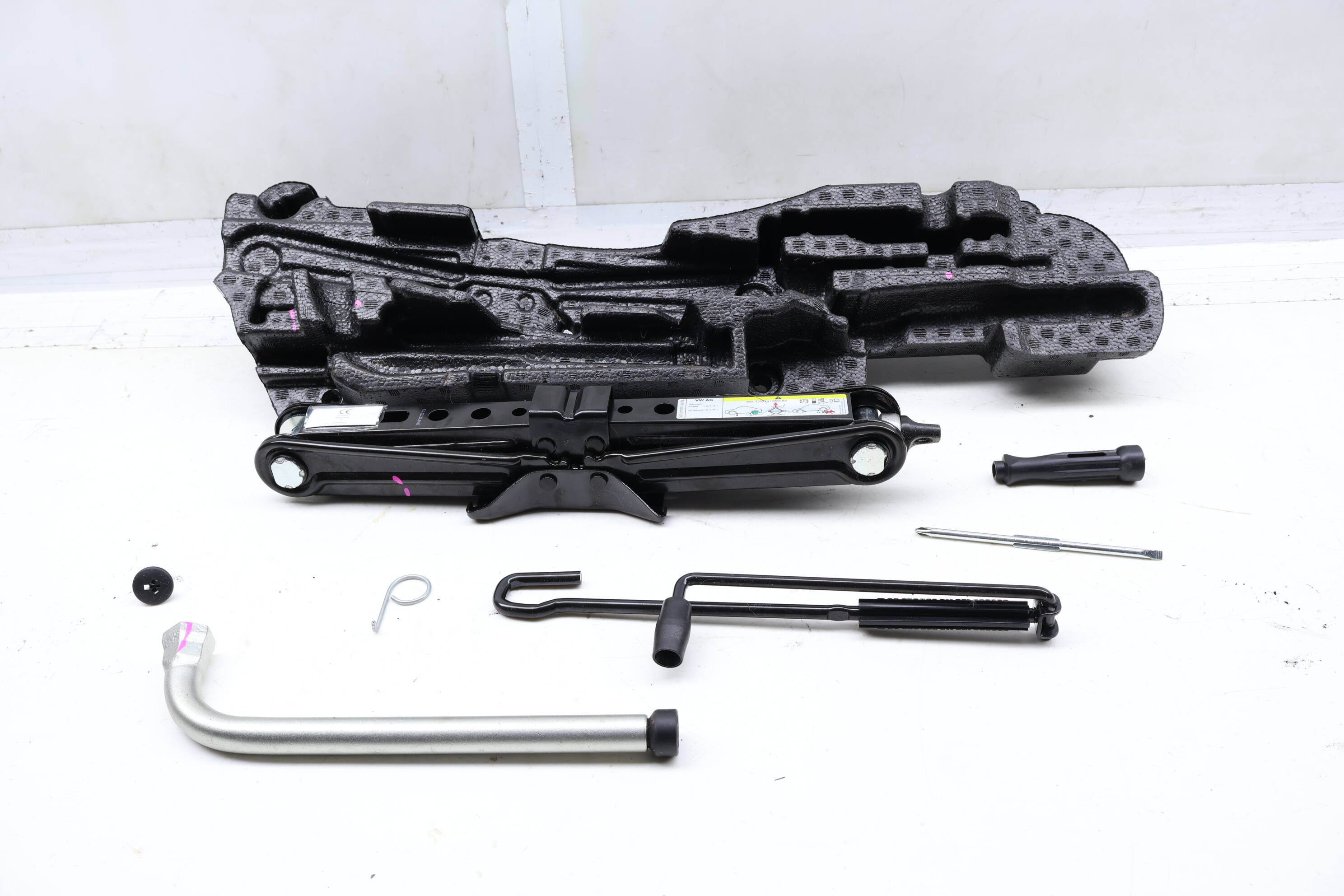 Tool Kit / Jack 3QF012115
