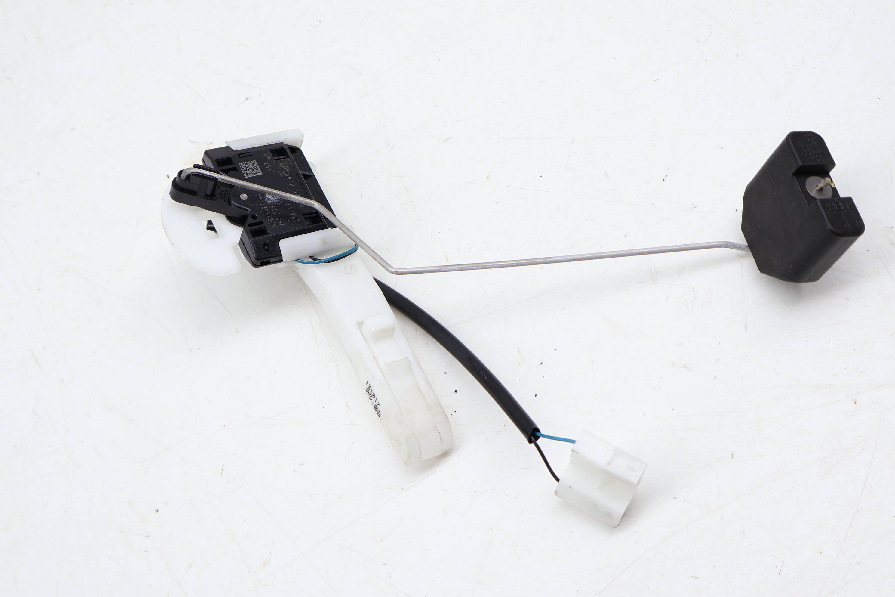 Fuel Gauge Level Sensor / Sending Unit 7P0919673M 95862083110