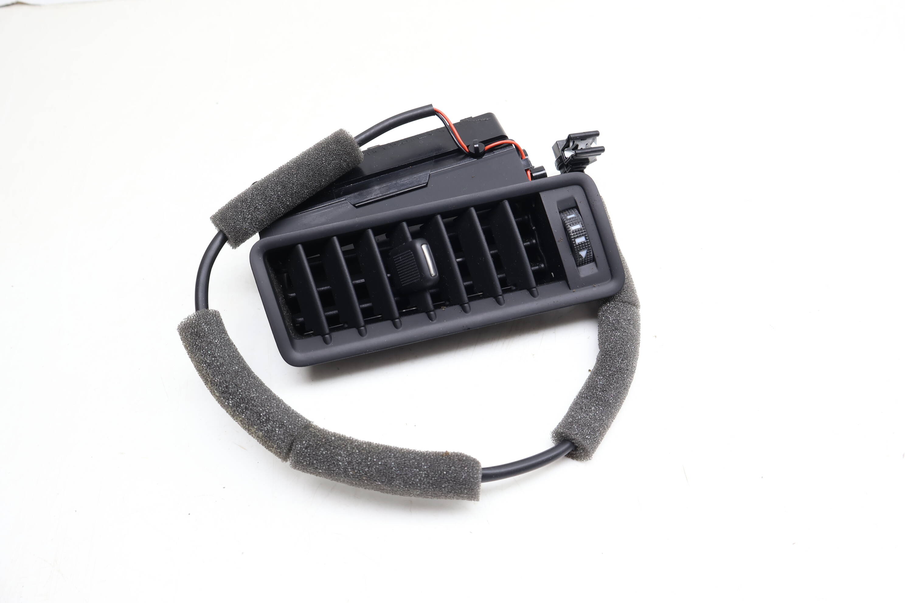 Upper B Pillar Air Vent 4E0819704C