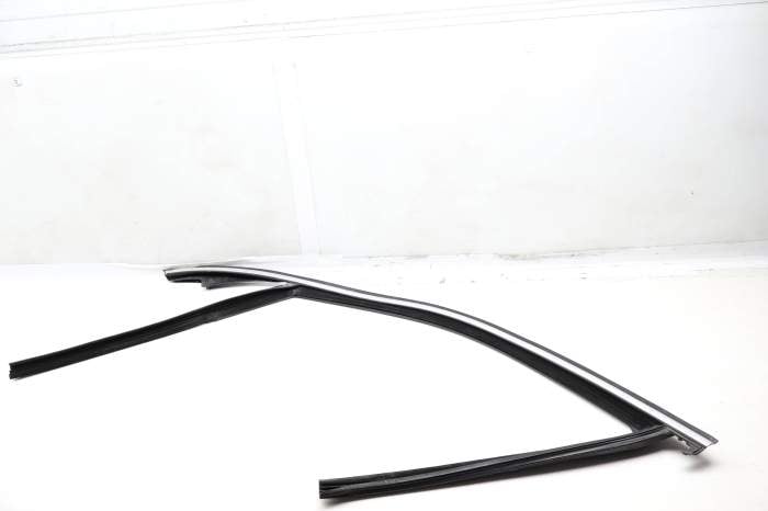 Door Window Glass Channel / Seal 1667250925 main product photo