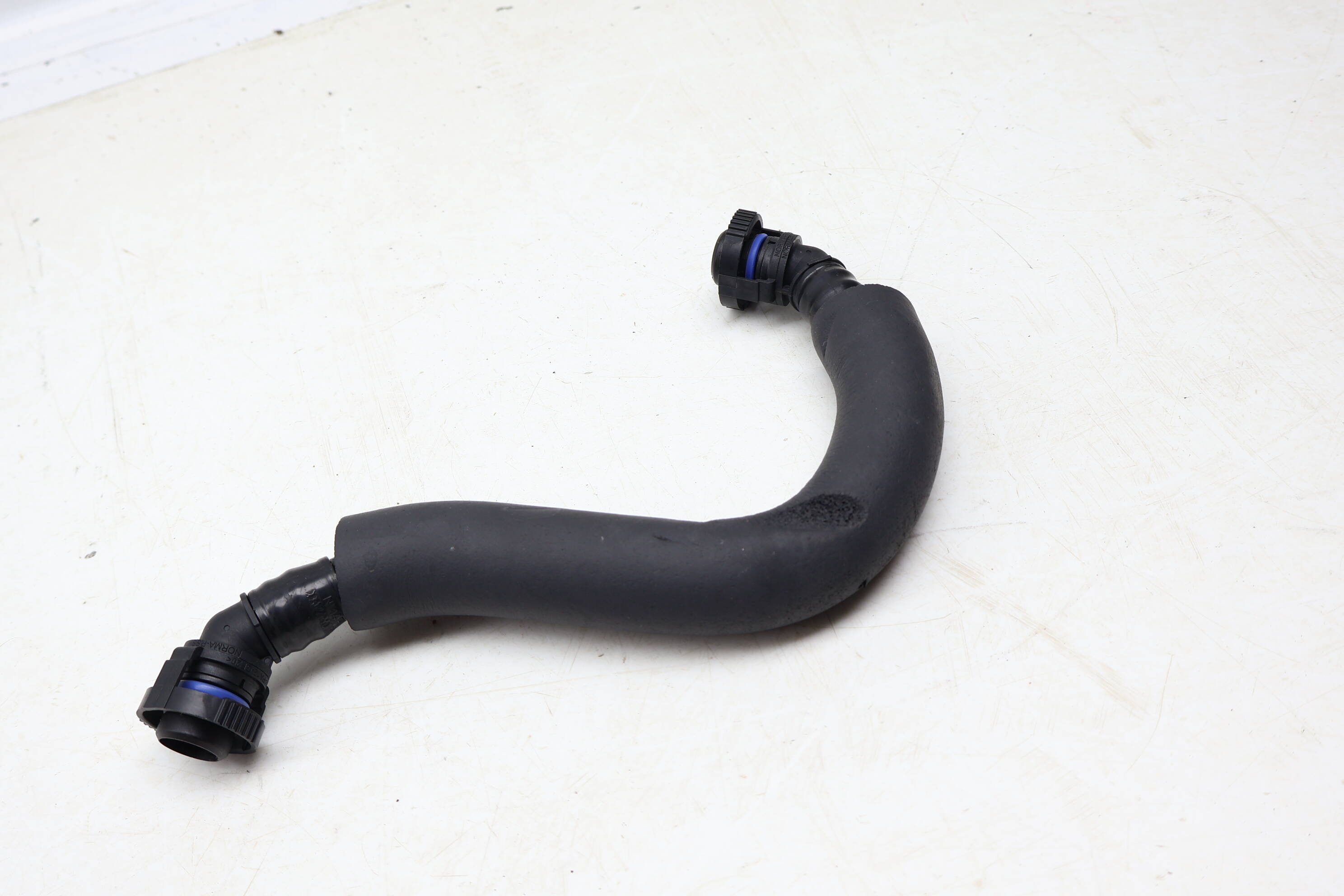 Pcv Breather Hose / Line 06J103221A