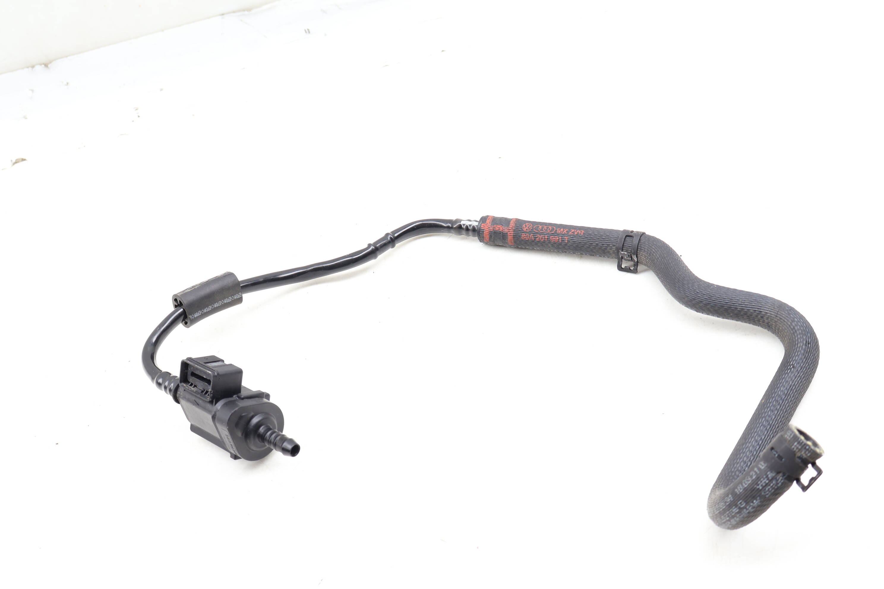 Vacuum&#x20;Line&#x20;&#x2F;&#x20;Hose&#x20;W&#x2F;&#x20;Purge&#x20;Valve&#x20;06L133781AM