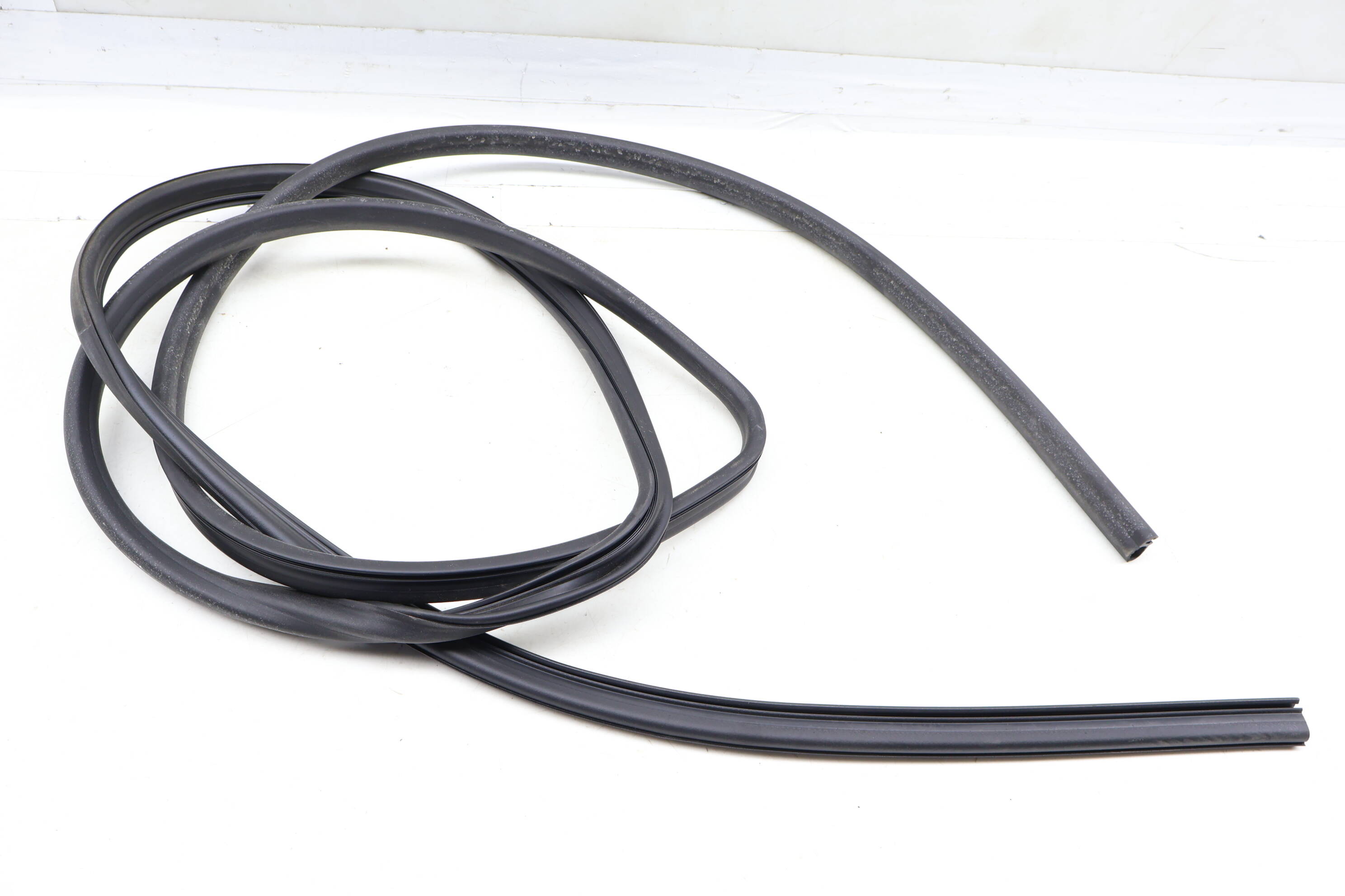 Sun Roof Seal / Weather Stripping (Inner) 4M0877439