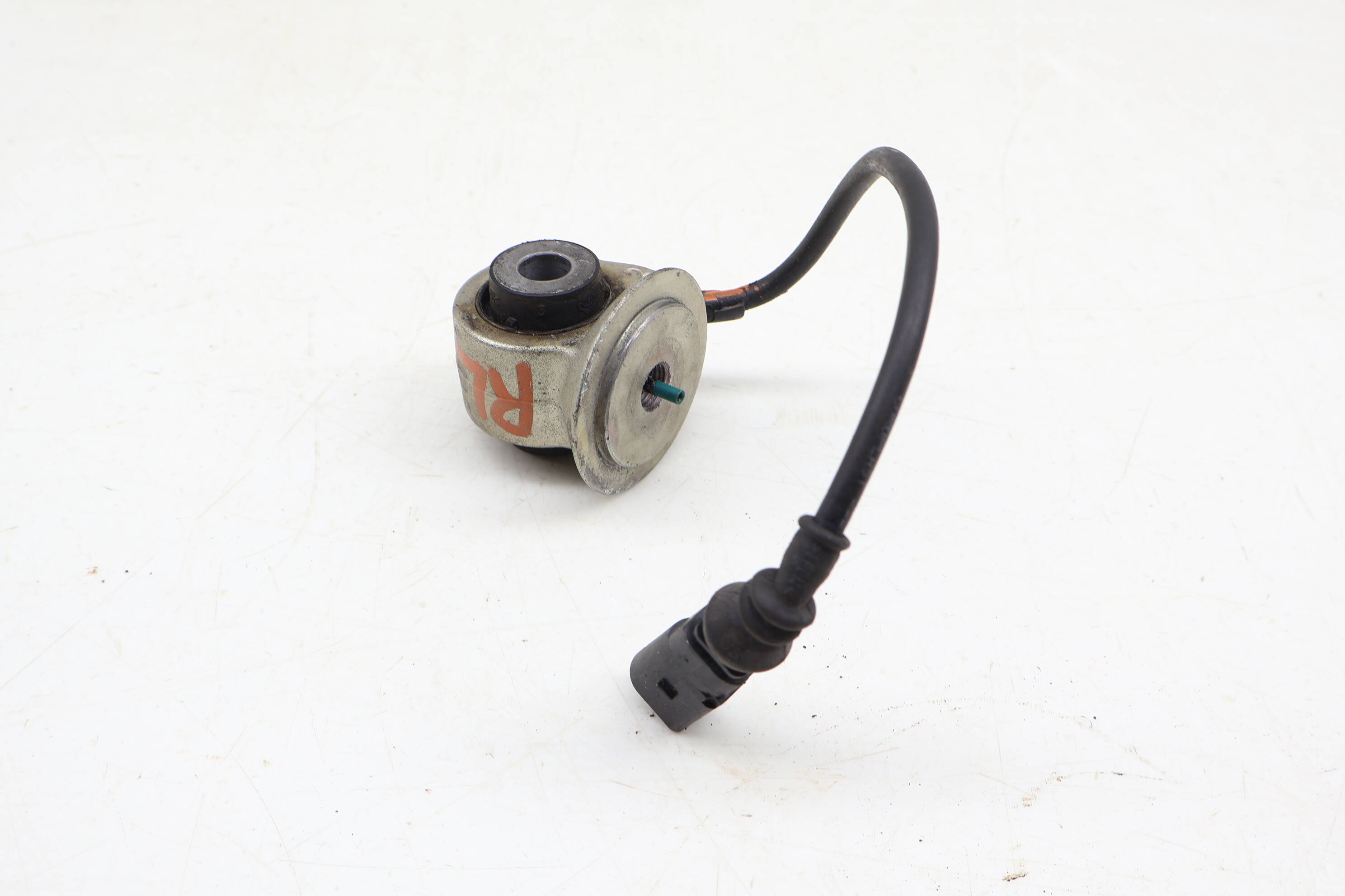 Magnetic Ride Shock Absorber Connector (Top Mount Cap) 420512019AK