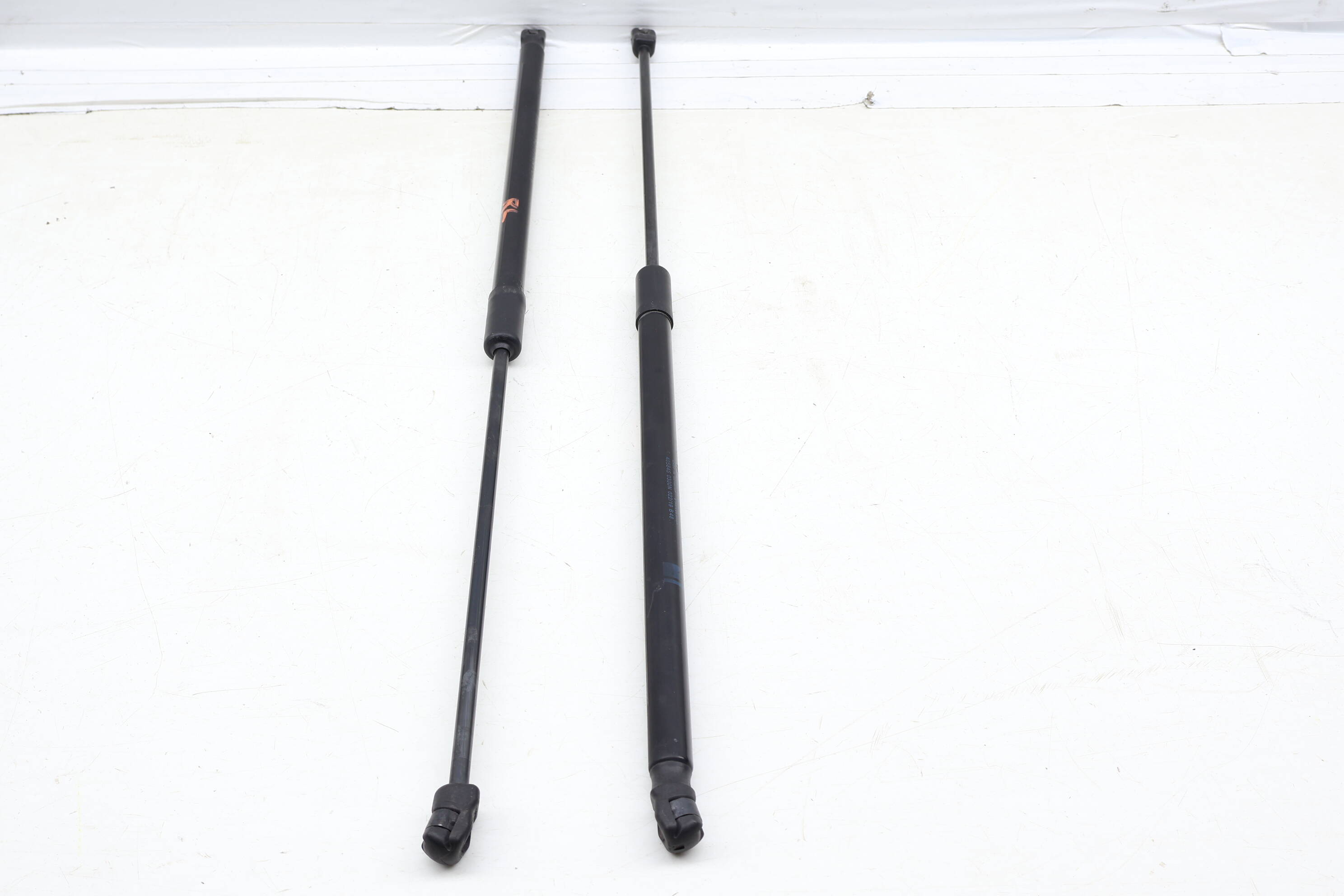 Trunk Hatch Strut / Shock Set 2539800164