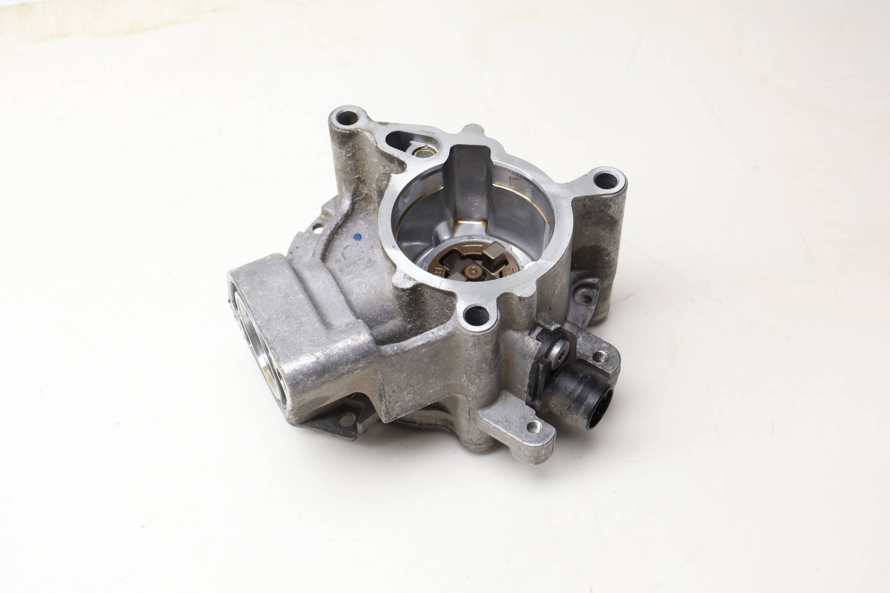 Vacuum&#x20;Pump&#x20;06L145100L